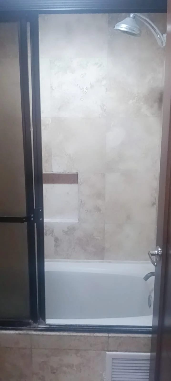 Vendo Apto Z.10 Edif. Mirafiori REF.6827 *110 M2, 2 Hab, 2 Baños, 2 Parqueos, $250k* — Apartamento en Venta en Zona 10, Guatemala, Ciudad — foto 12 de 16