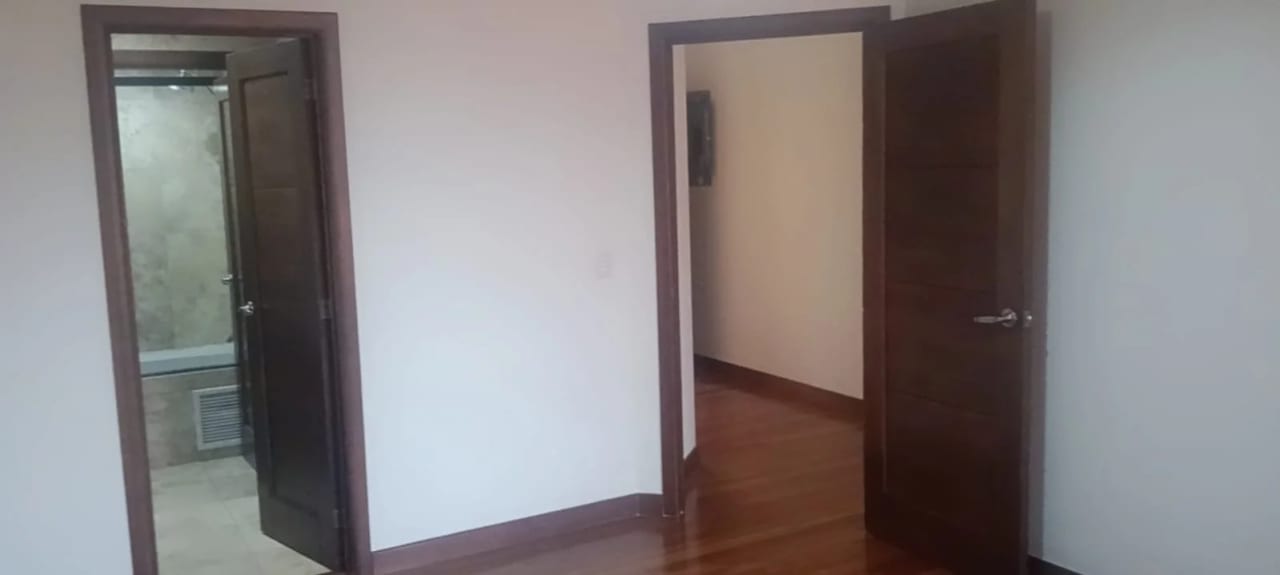 Vendo Apto Z.10 Edif. Mirafiori REF.6827 *110 M2, 2 Hab, 2 Baños, 2 Parqueos, $250k* — Apartamento en Venta en Zona 10, Guatemala, Ciudad — foto 9 de 16