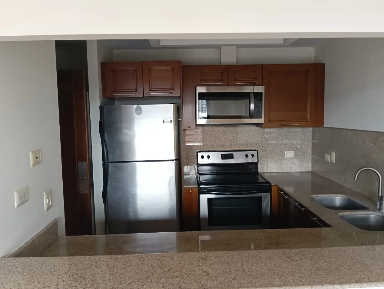 Vendo Apto Z.10 Edif. Mirafiori REF.6827 — Apartamento en Venta en Zona 10, Guatemala, Ciudad — foto 5 de 16