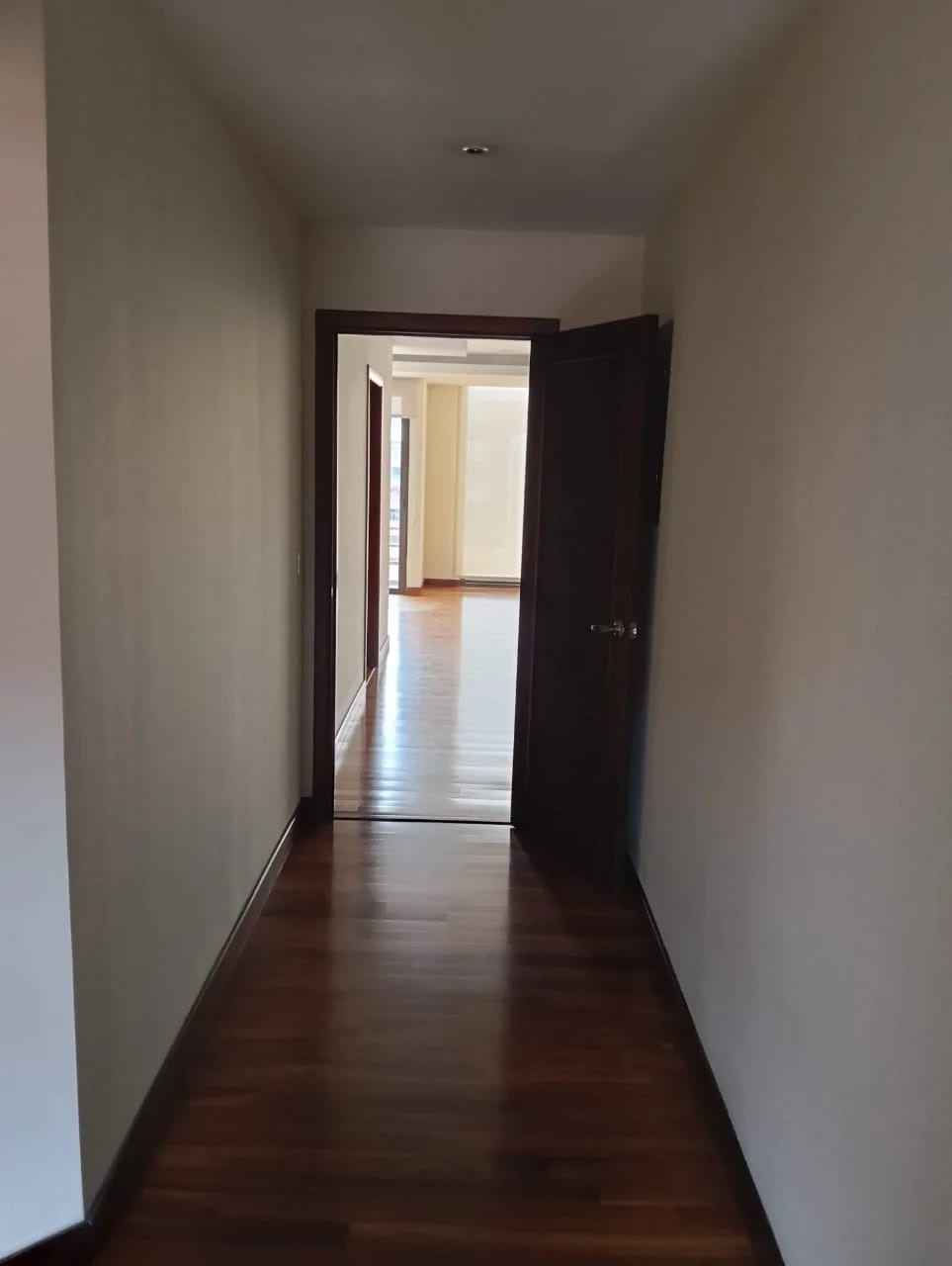 Vendo Apto Z.10 Edif. Mirafiori REF.6827 — Apartamento en Venta en Zona 10, Guatemala, Ciudad — foto 4 de 16