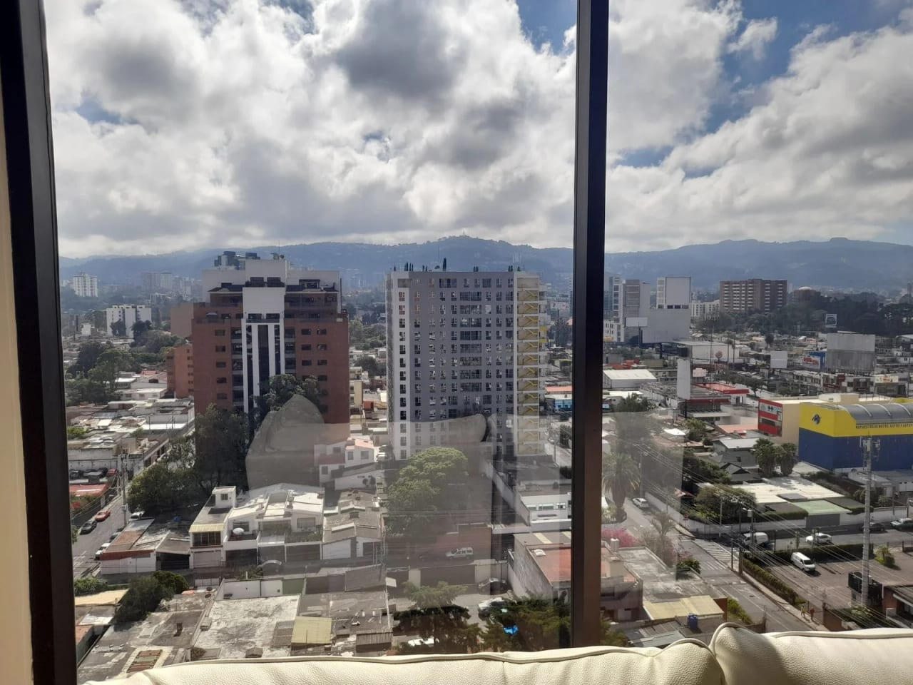 Vendo Apto Z.10 Edif. Mirafiori REF.6827 — Apartamento en Venta en Zona 10, Guatemala, Ciudad — foto 1 de 17