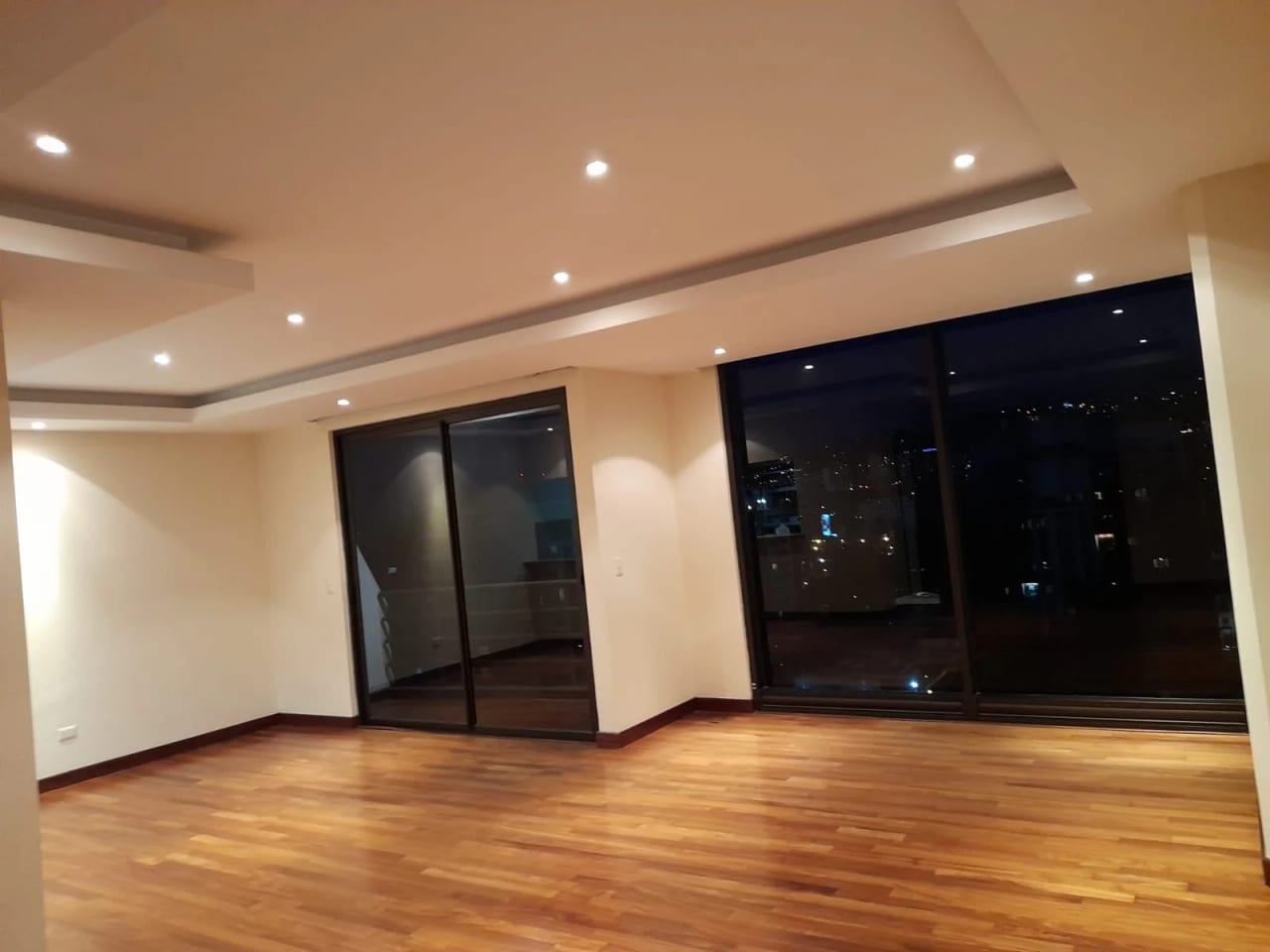 Vendo Apto Z.10 Edif. Mirafiori REF.6827 — Apartamento en Venta en Zona 10, Guatemala, Ciudad — foto 12 de 17