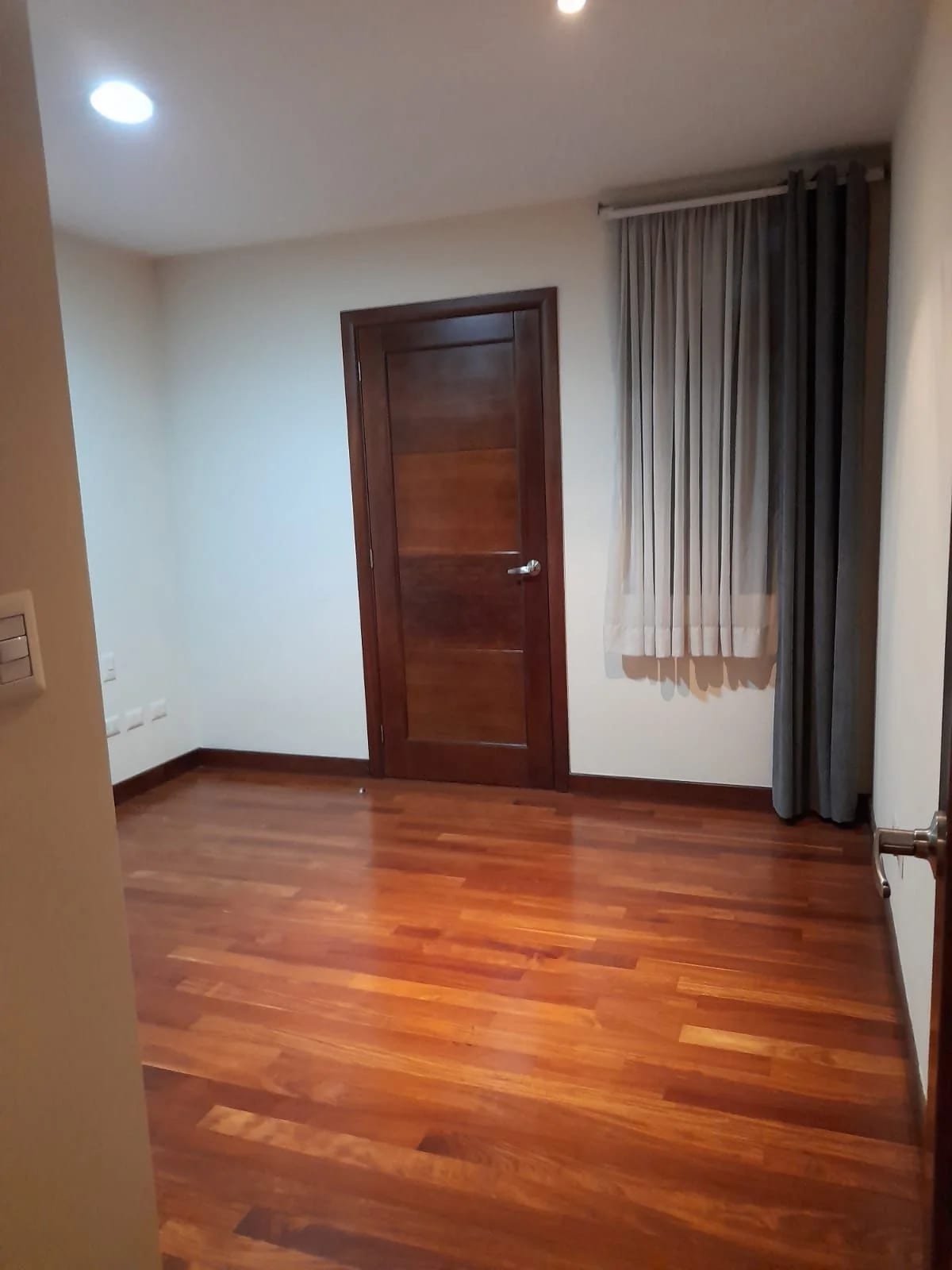 Vendo Apto Z.10 Edif. Mirafiori REF.6827 — Apartamento en Venta en Zona 10, Guatemala, Ciudad — foto 13 de 17
