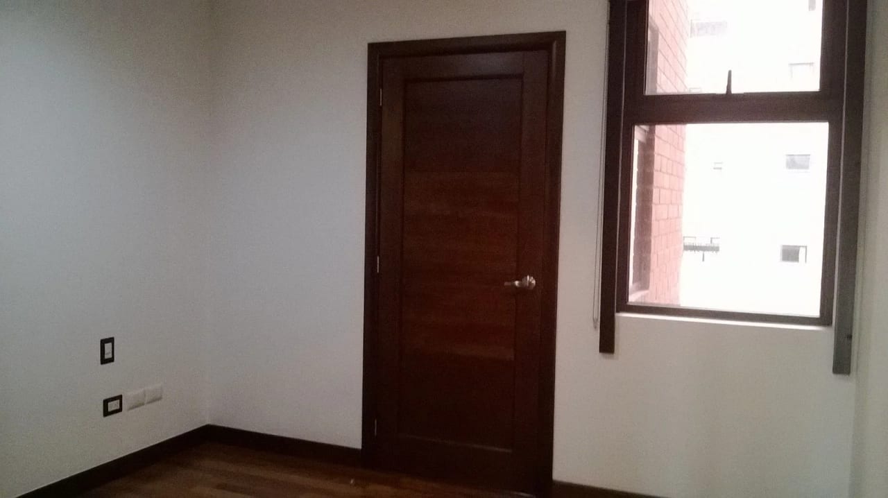 VENDO APTO Z.10 EDIF. MIRAFIORI REF.6827 — Apartamento en Venta en Zona 10, Guatemala, Ciudad — foto 8 de 14