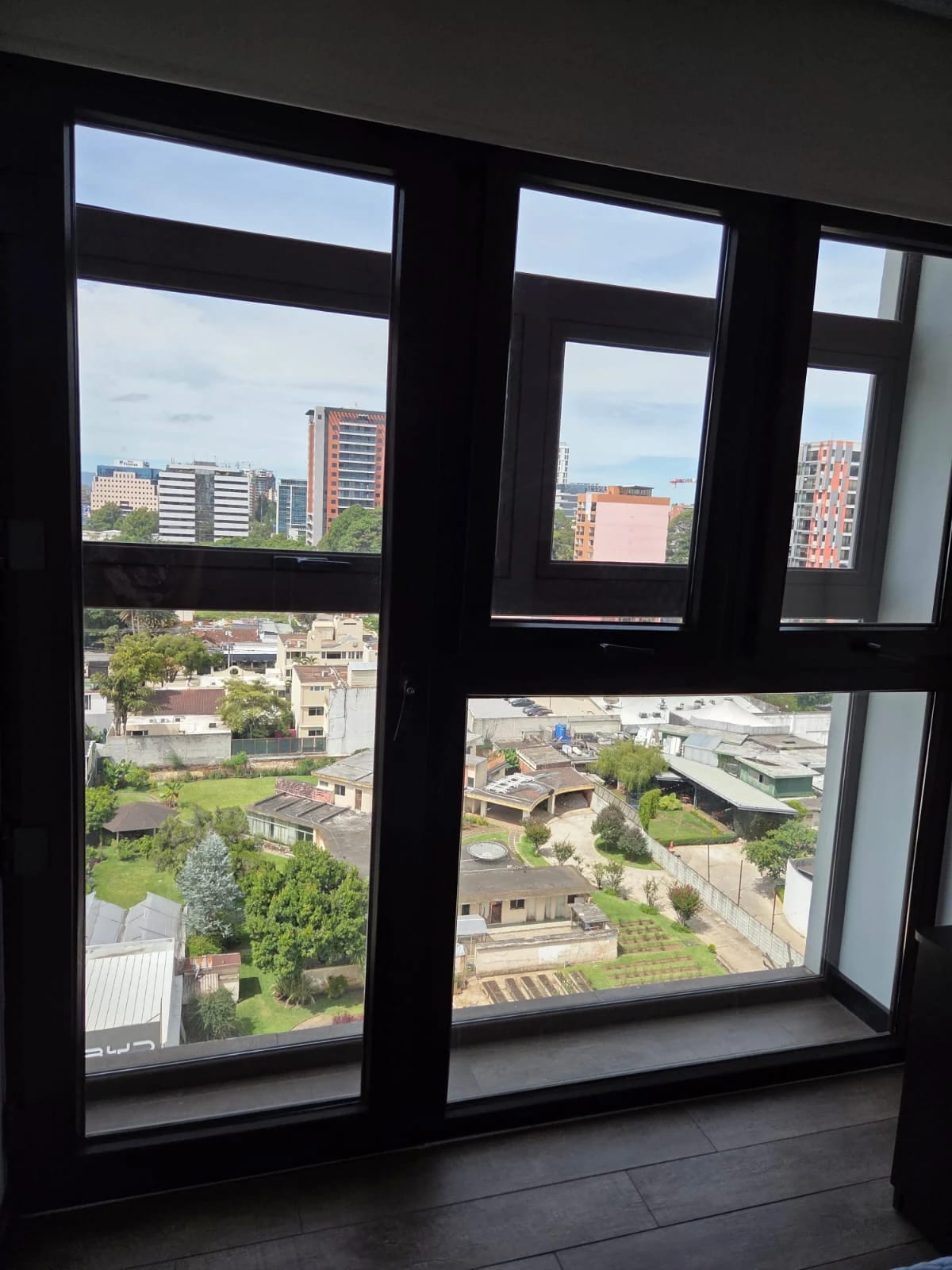 RENTO APTO AMUEBLADO Z.10 EDIF URBANA REF.6935 — Apartamento en Alquiler en Zona 10, Guatemala, Ciudad — foto 12 de 17