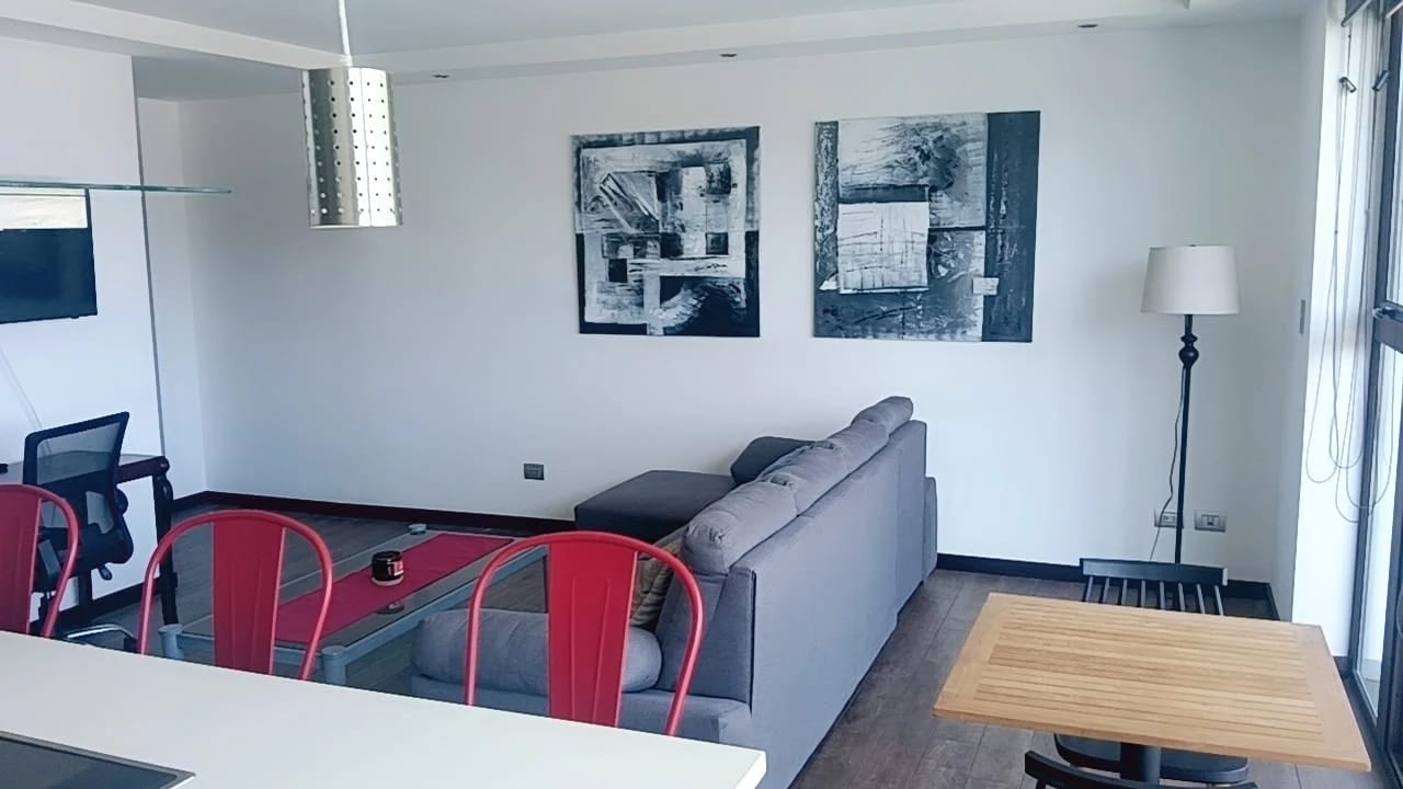 RENTO APTO AMUEBLADO Z.10 EDIF URBANA REF.6935 *2 HAB, 2.5 BAÑOS, 2 PARQUEOS, 88M2, $1200* — Apartamento en Alquiler en Zona 10, Guatemala, Ciudad — foto 1 de 17