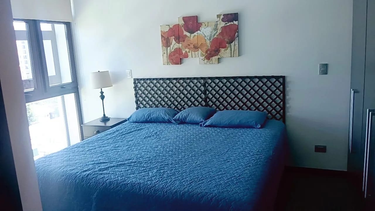 RENTO APTO AMUEBLADO Z.10 EDIF URBANA REF.6935 *2 HAB, 2.5 BAÑOS, 2 PARQUEOS, 88M2, $1200* — Apartamento en Alquiler en Zona 10, Guatemala, Ciudad — foto 3 de 17
