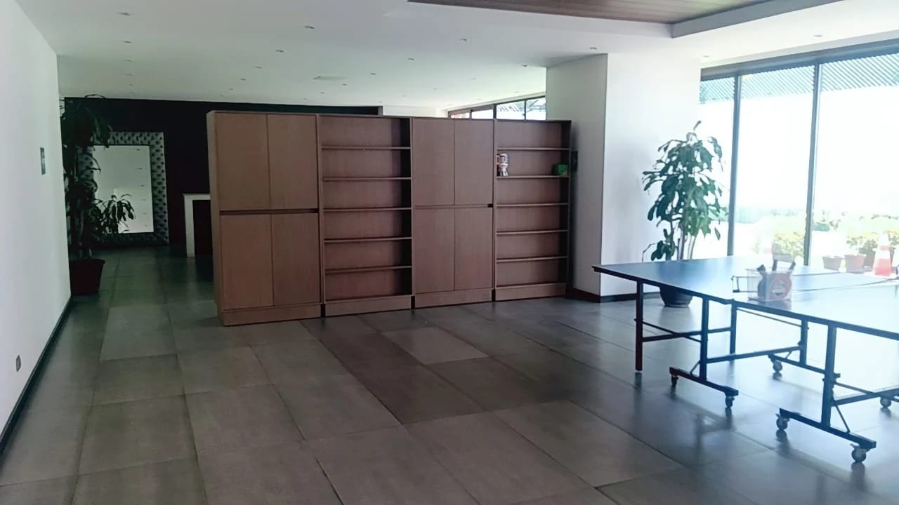 RENTO APTO AMUEBLADO Z.10 EDIF URBANA REF.6935 *2 HAB, 2.5 BAÑOS, 2 PARQUEOS, 88M2, $1125* — Apartamento en Alquiler en Zona 10, Guatemala, Ciudad — foto 6 de 16
