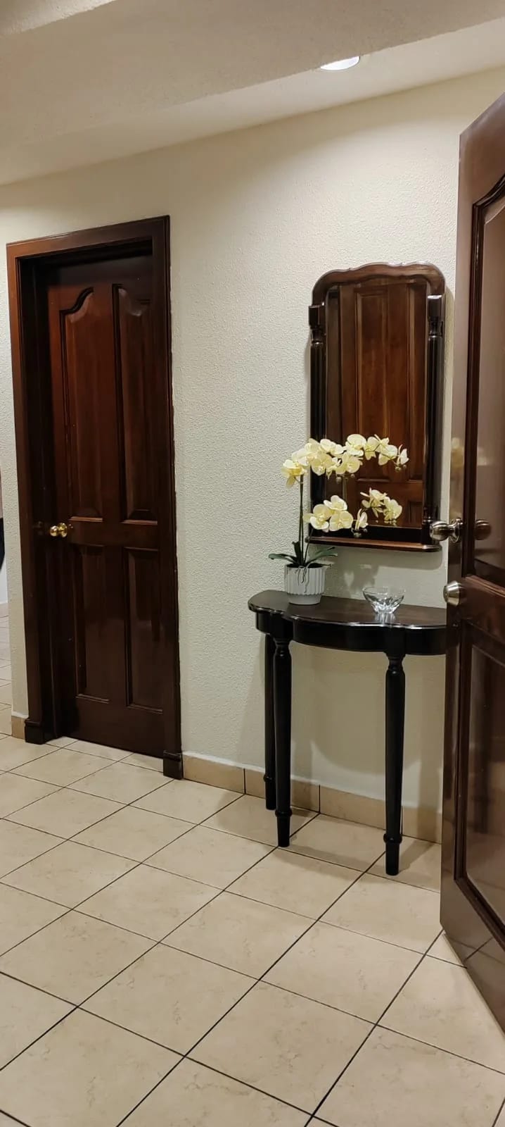 RENTO APTO AMUEBLADO ZONA 14 EDIF. VILLA EL BOSQUE REF.6938 *2 HAB, 2 BAÑOS, 1 PARQ — Apartamento en Alquiler en Zona 14, Guatemala, Ciudad — foto 8 de 13