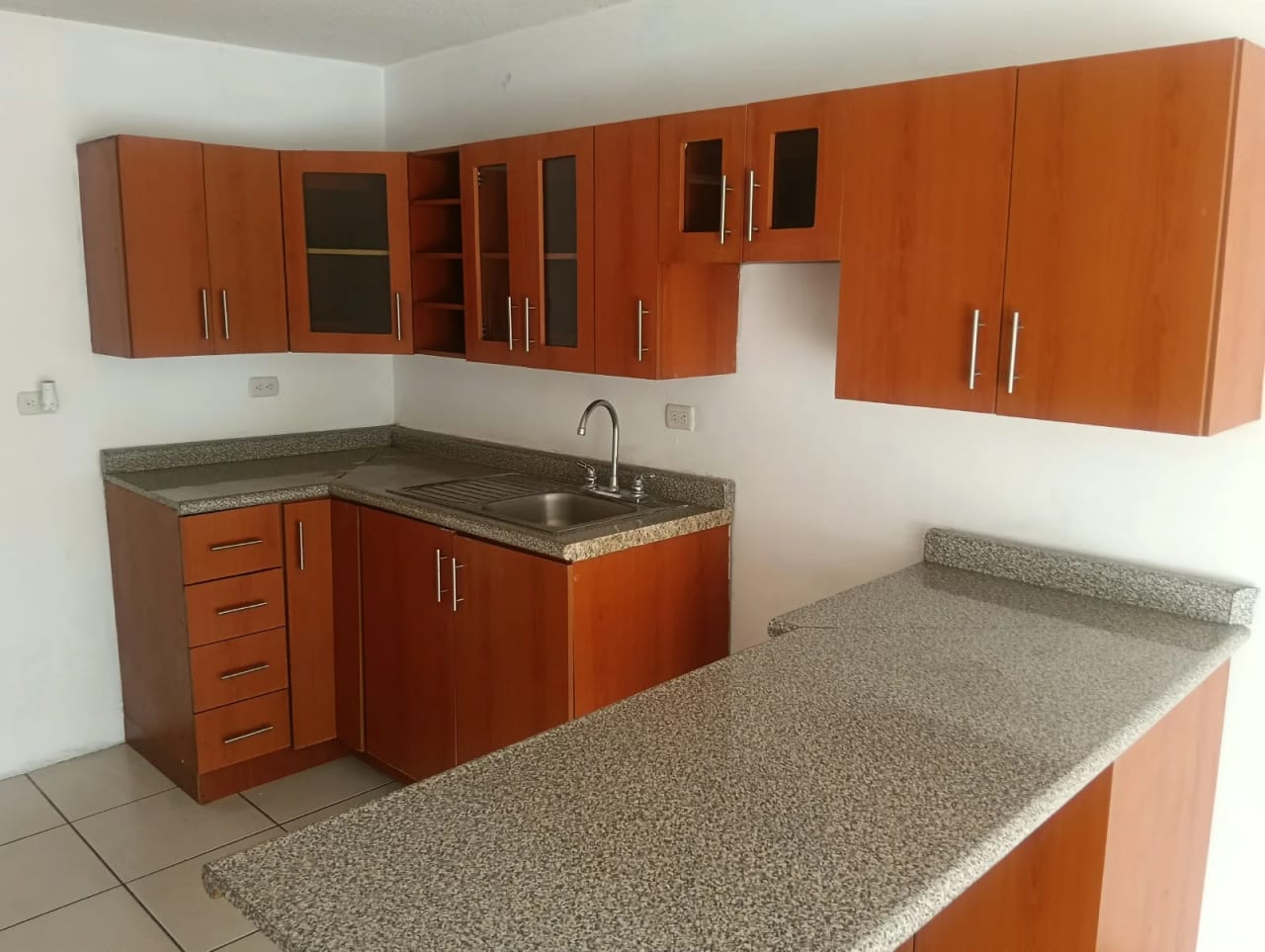 Rento Apto Zona 1, Historico 1, REF.6943 *2 Hab, Estudio, 2 Baños — Apartamento en Alquiler en Zona 1, Guatemala, Ciudad — foto 12 de 12