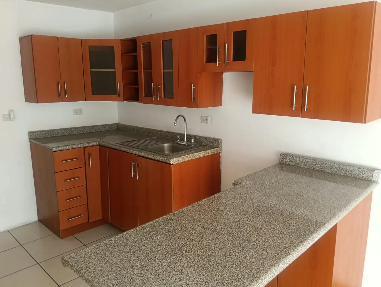 Rento Apto Zona 1, Historico 1, REF.6943 — Apartamento en Alquiler en Zona 1, Guatemala, Ciudad — foto 10 de 12