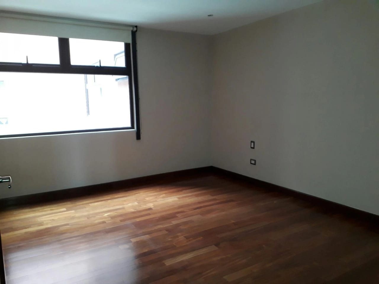Rento Apto Z.10 Edif. Mirafiori, 6953 *110M2, 2 Hab, 2 Baños, 2 Parq — Apartamento en Alquiler en Zona 10, Guatemala, Ciudad — foto 7 de 9