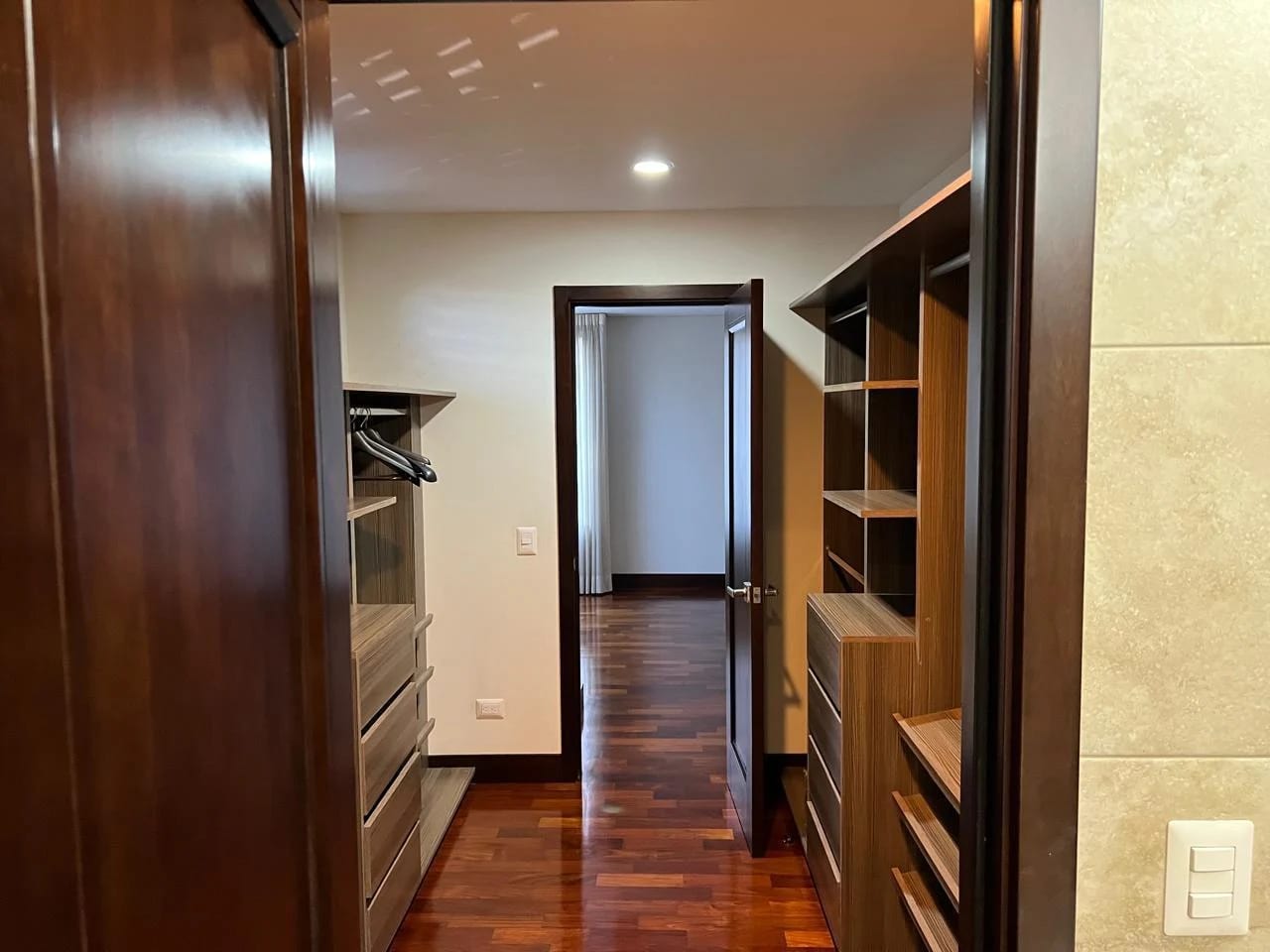Vendo/rento Apto Zona 10 Edif. Santa Sofia REF.6957 *183M2, 3 Hab — Apartamento en Alquiler en Zona 10, Guatemala, Ciudad — foto 11 de 17