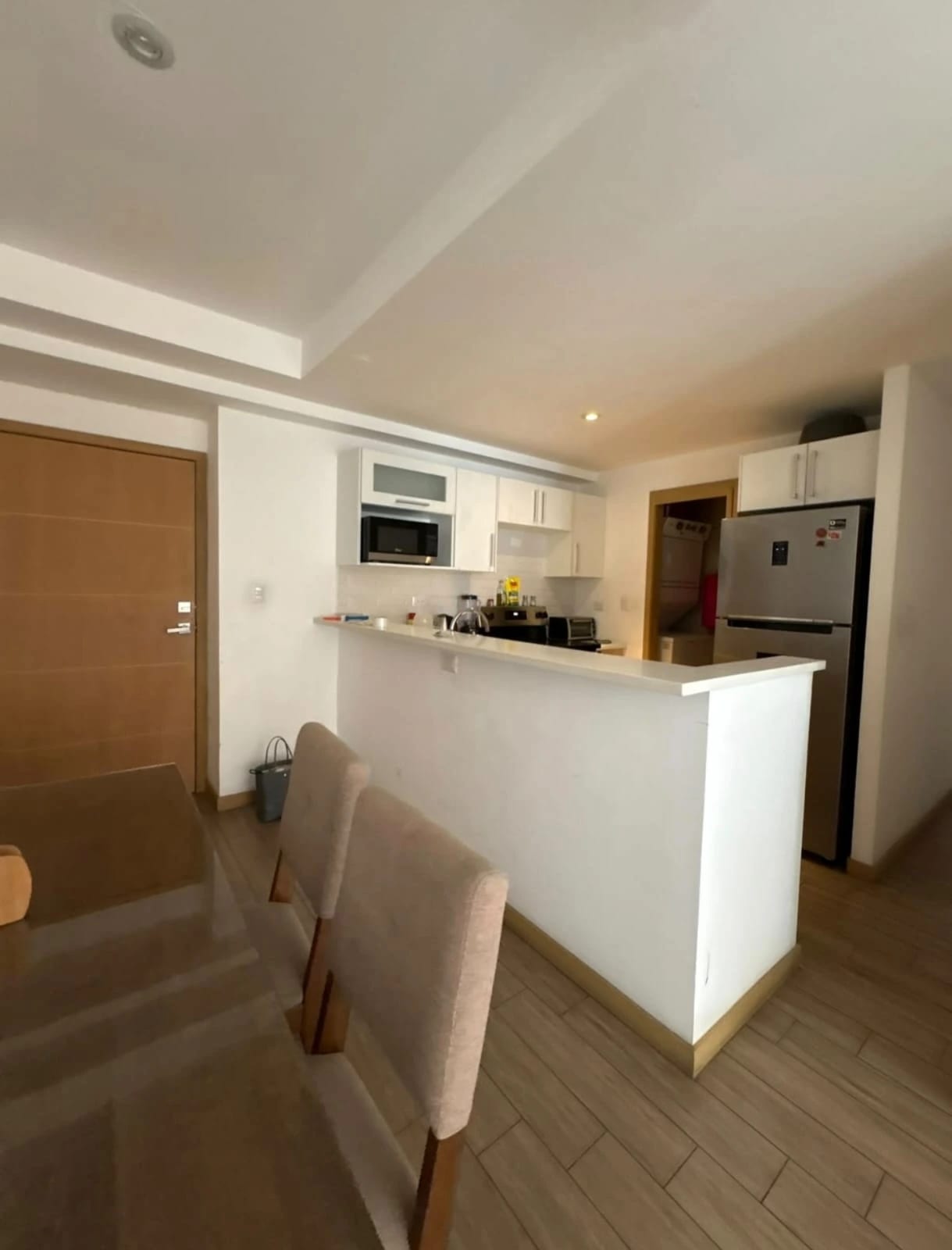 Rento Apto Amueblado Zona 10 Cityhaus REF.6958 *3 Hab, 2 Baños, 2 Par — Apartamento en Alquiler en Zona 10, Guatemala, Ciudad — foto 1 de 8