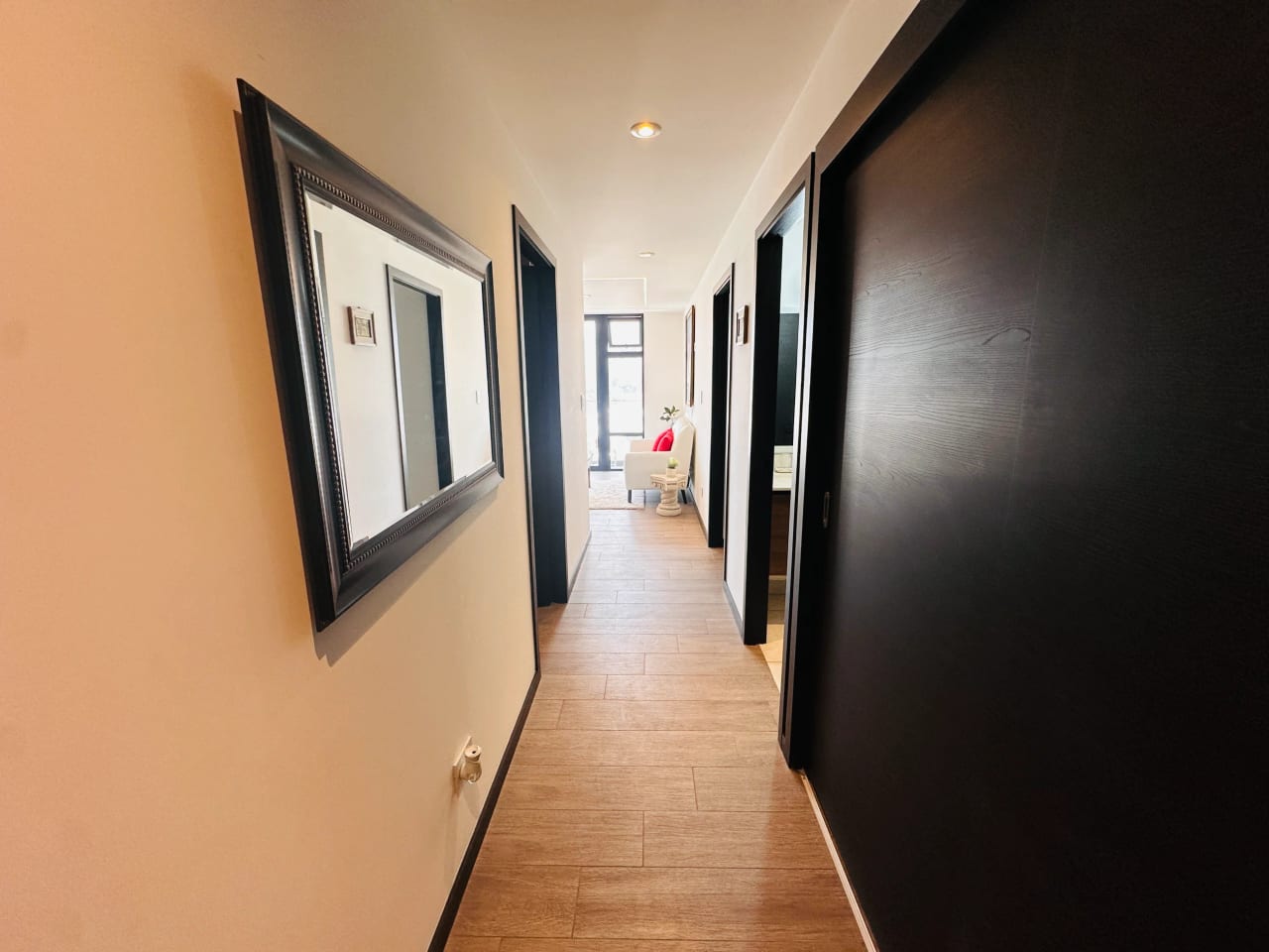 APARTAMENTO EN RENTA, EDIF. IQ 10, ZONA 10 — Apartamento en Alquiler en IQ10, Zona 10, Guatemala, Ciudad — foto 5 de 17