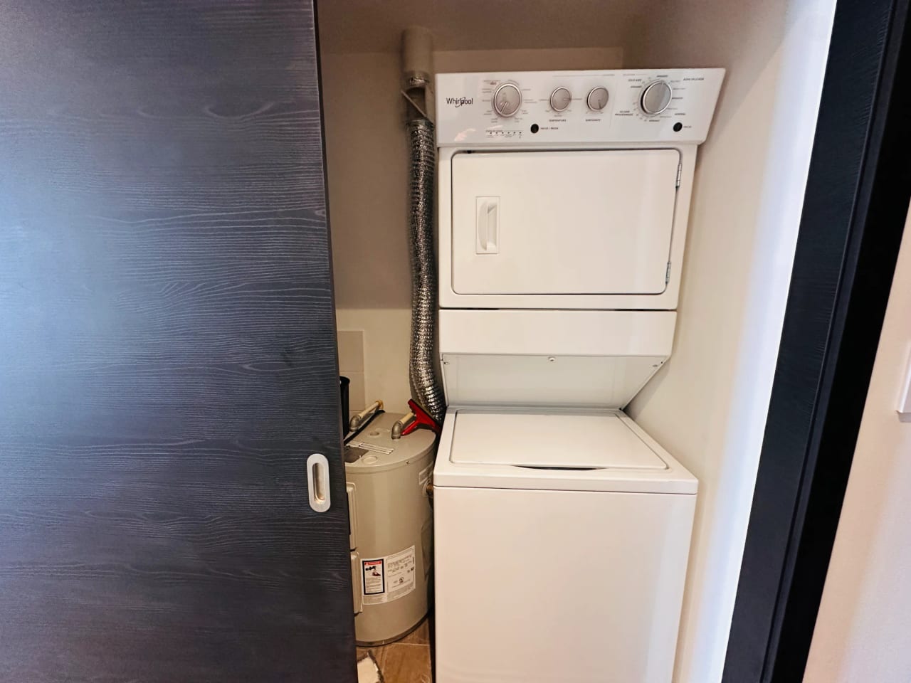 APARTAMENTO EN RENTA, EDIF. IQ 10, ZONA 10 — Apartamento en Alquiler en IQ10, Zona 10, Guatemala, Ciudad — foto 6 de 17