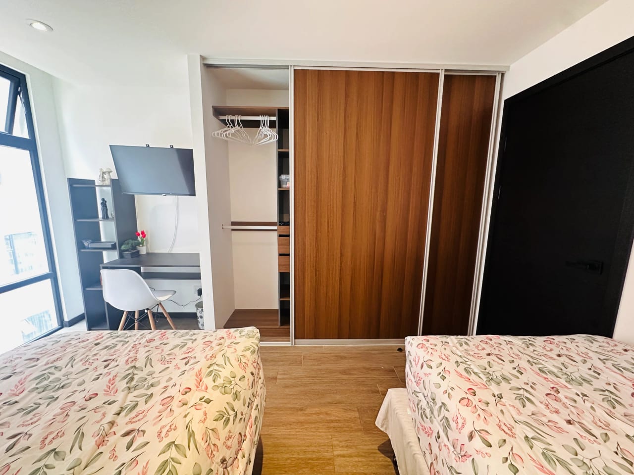 APARTAMENTO EN RENTA, EDIF. IQ 10, ZONA 10 — Apartamento en Alquiler en IQ10, Zona 10, Guatemala, Ciudad — foto 8 de 17