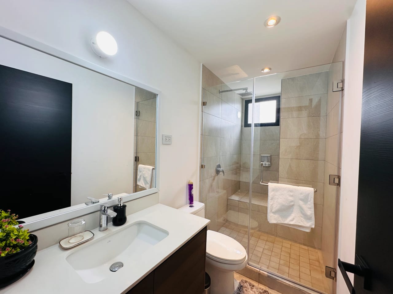APARTAMENTO EN RENTA, EDIF. IQ 10, ZONA 10 — Apartamento en Alquiler en IQ10, Zona 10, Guatemala, Ciudad — foto 11 de 17