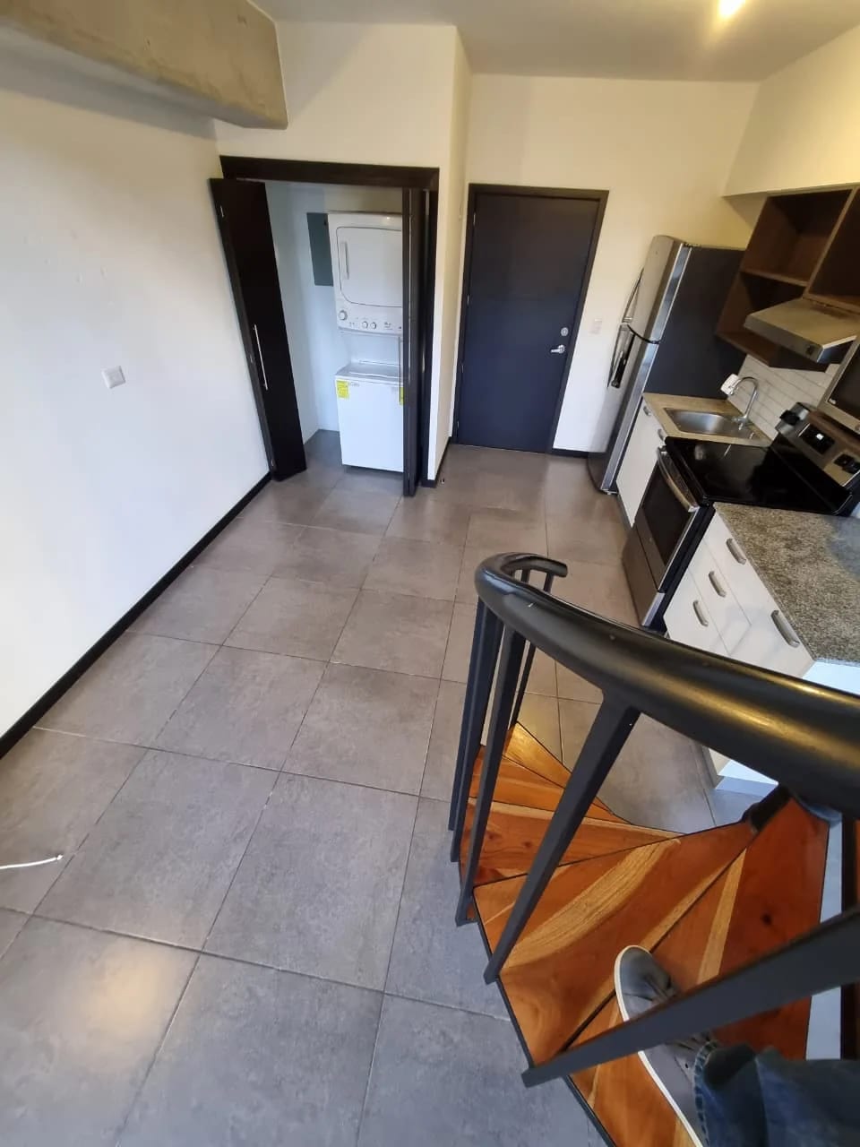 APARTAMENTO ESTUDIO EN VENTA, EDIFICIO FABRA 1 DORMITORIO Y JARDÍN, ZONA 10 — Apartamento en Venta en Fabra, Zona 10, Guatemala, Ciudad — foto 4 de 17