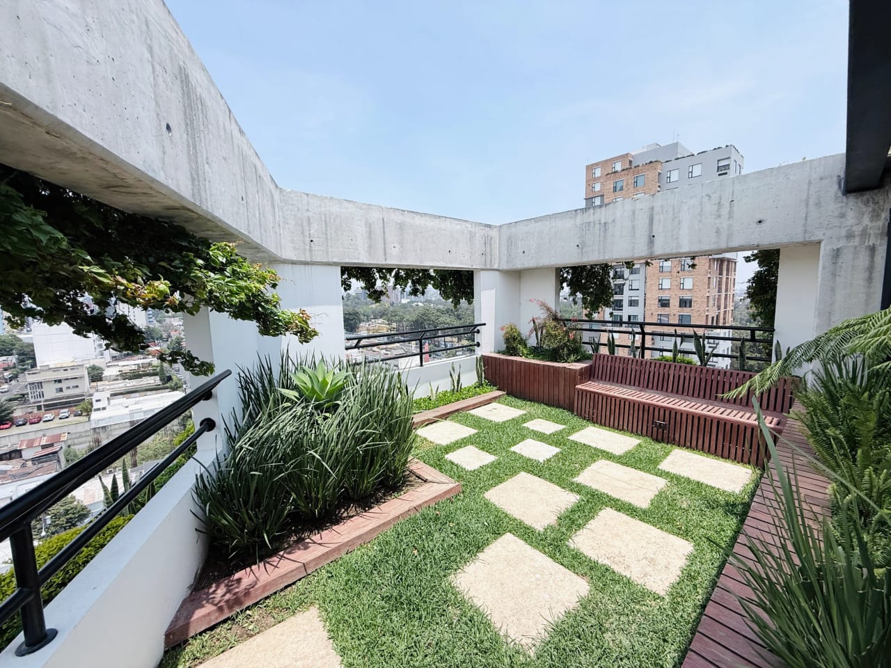 APARTAMENTO ESTUDIO EN VENTA, EDIFICIO FABRA 1 DORMITORIO Y JARDÍN, ZONA 10 — Apartamento en Venta en Fabra, Zona 10, Guatemala, Ciudad — foto 9 de 17