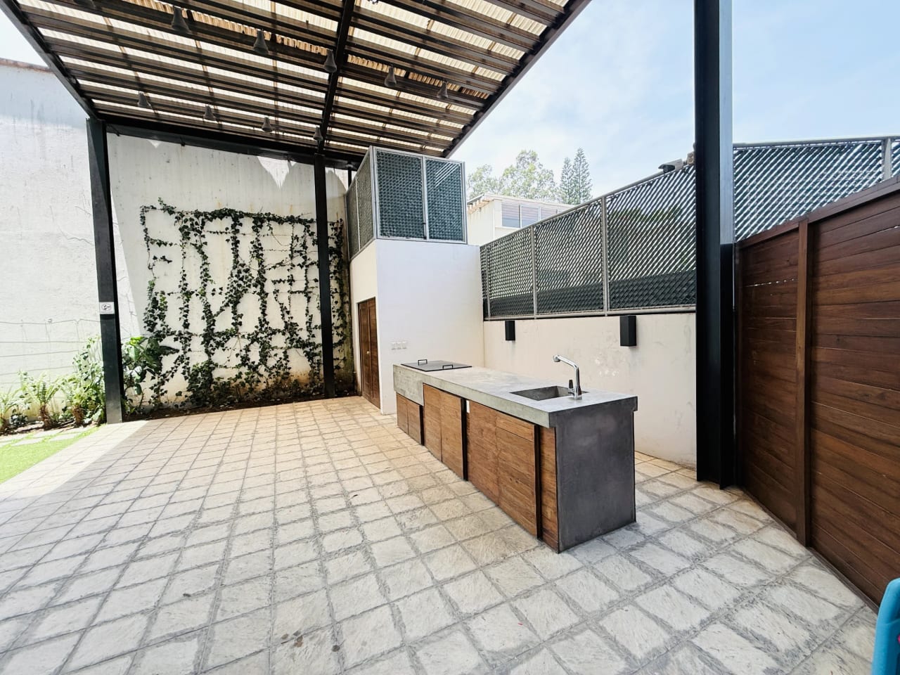 APARTAMENTO ESTUDIO EN VENTA, EDIFICIO FABRA 1 DORMITORIO Y JARDÍN, ZONA 10 — Apartamento en Venta en Fabra, Zona 10, Guatemala, Ciudad — foto 13 de 17