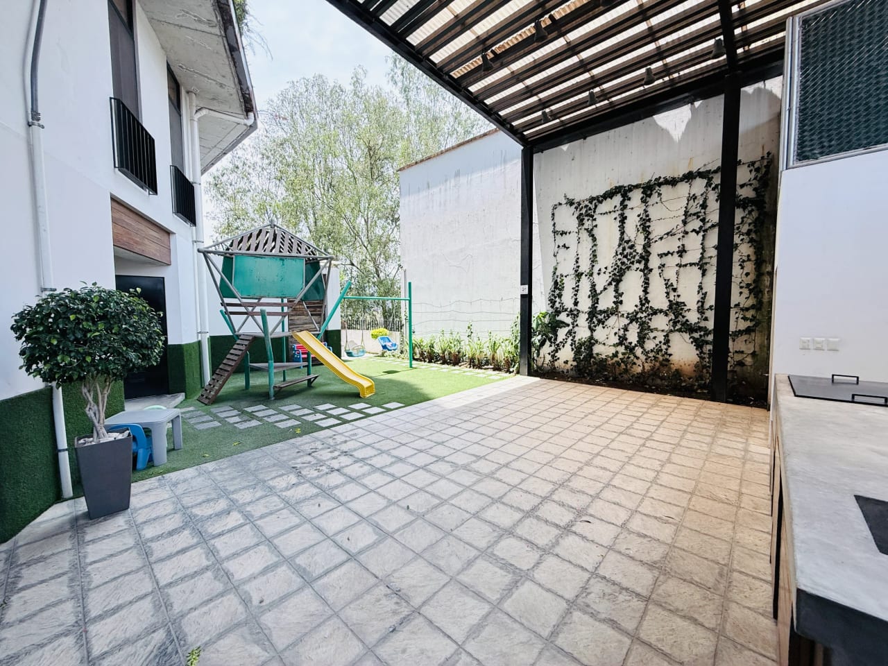 APARTAMENTO ESTUDIO EN VENTA, EDIFICIO FABRA 1 DORMITORIO Y JARDÍN, ZONA 10 — Apartamento en Venta en Fabra, Zona 10, Guatemala, Ciudad — foto 14 de 17