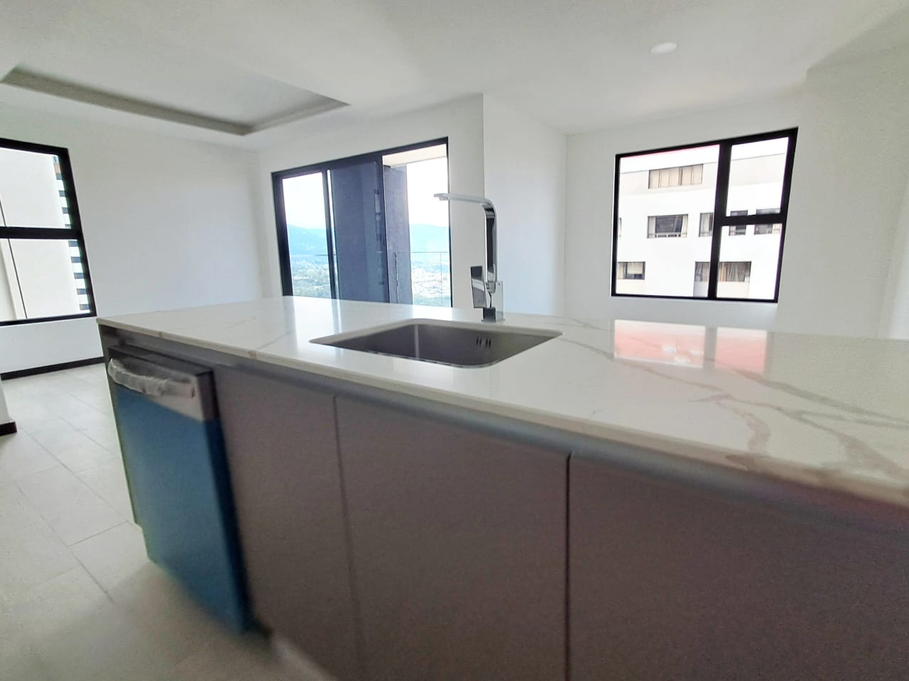 APARTAMENTO CON LÍNEA BLANCA PARA ESTRENAR EDIFICIO VERDÚ 140.67 MTS2, 3 DORMITORIOS, ZONA 13 — Apartamento en Alquiler en Verdú, Zona 13, Guatemala, Ciudad — foto 3 de 17