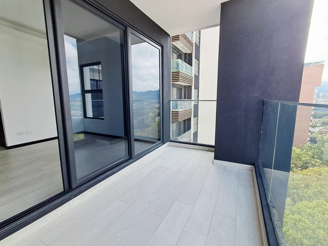 APARTAMENTO CON LÍNEA BLANCA PARA ESTRENAR EDIFICIO VERDÚ 140.67 MTS2, 3 DORMITORIOS, ZONA 13 — Apartamento en Alquiler en Verdú, Zona 13, Guatemala, Ciudad — foto 4 de 17