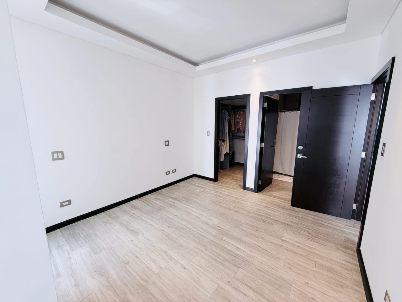APTO AMPLIO CON BALCÓN 2 HAB/ RENTA LIRIOS DE CAYALÁ Z.16 — Apartamento en Alquiler en Lirios de Cayalá I, Zona 16, Guatemala, Ciudad — foto 8 de 17