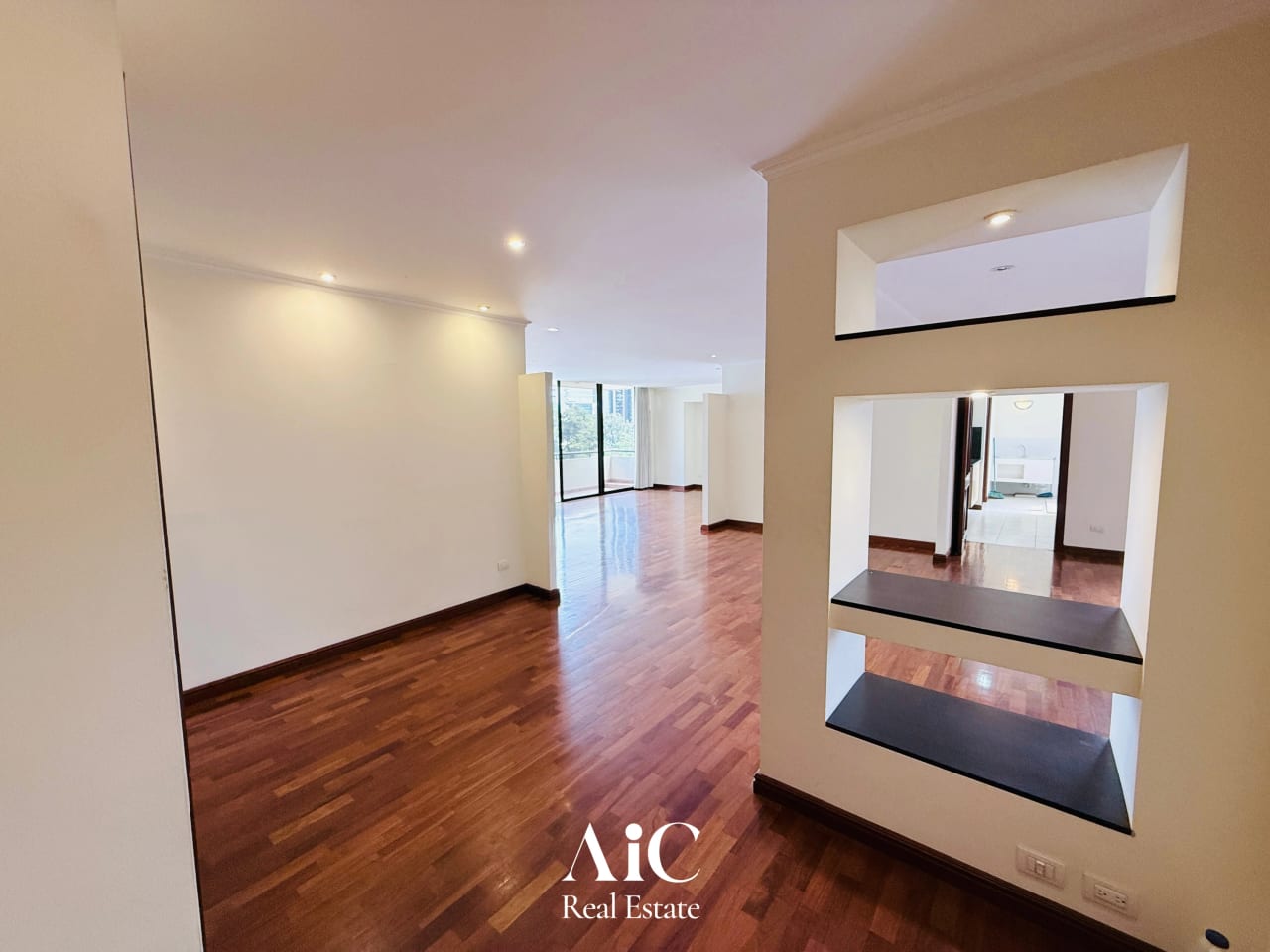 Apartamento Amplio con Balcón 2 Habitaciones. Quinta Bella Norte, Z. 1 — Apartamento en Alquiler en Quinta Bella, Zona 14, Guatemala, Ciudad — foto 2 de 17