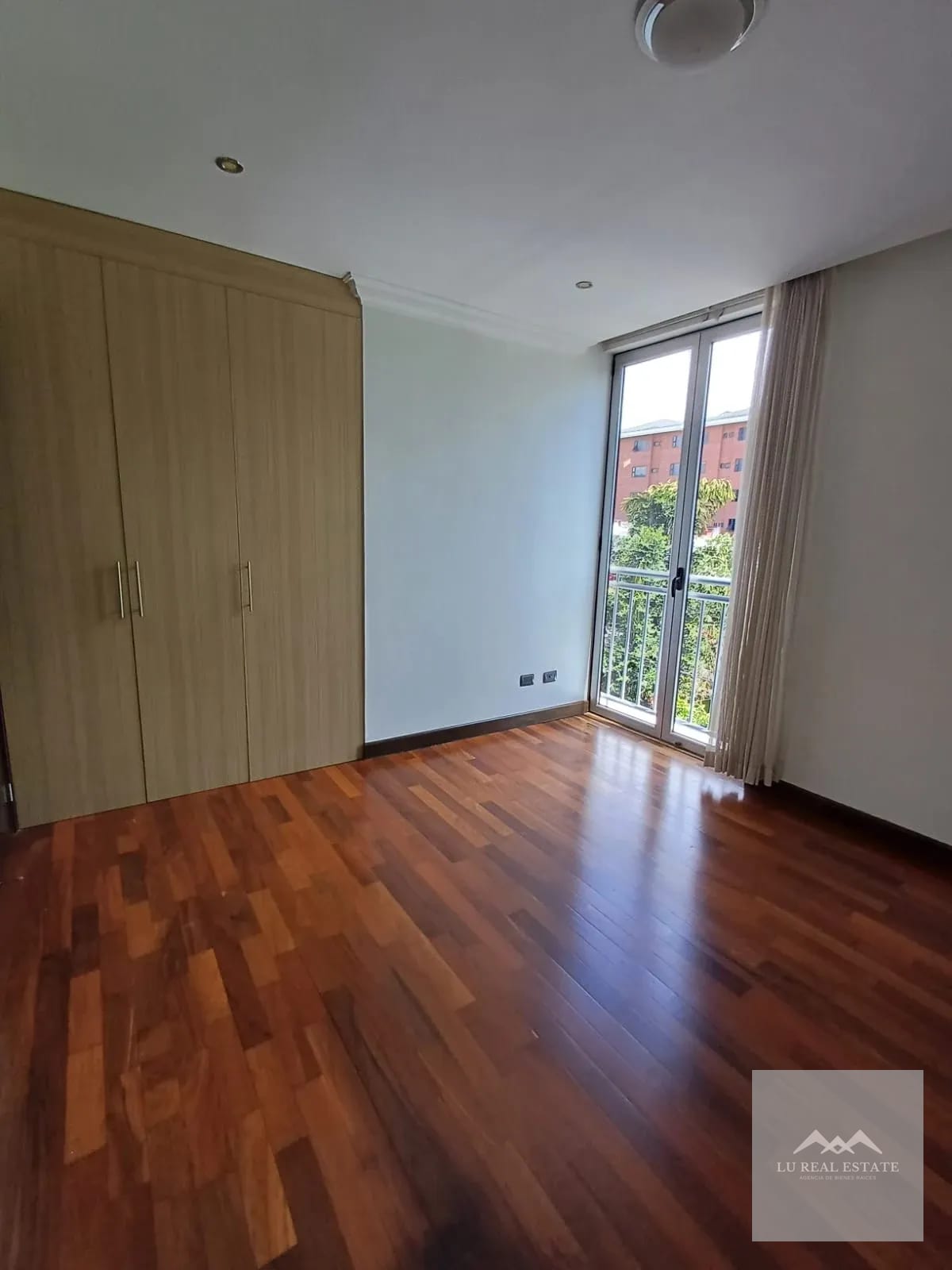 Apartamento de tres habitaciones en z15 — Apartamento en Alquiler en Zona 15, Guatemala, Ciudad — foto 2 de 8