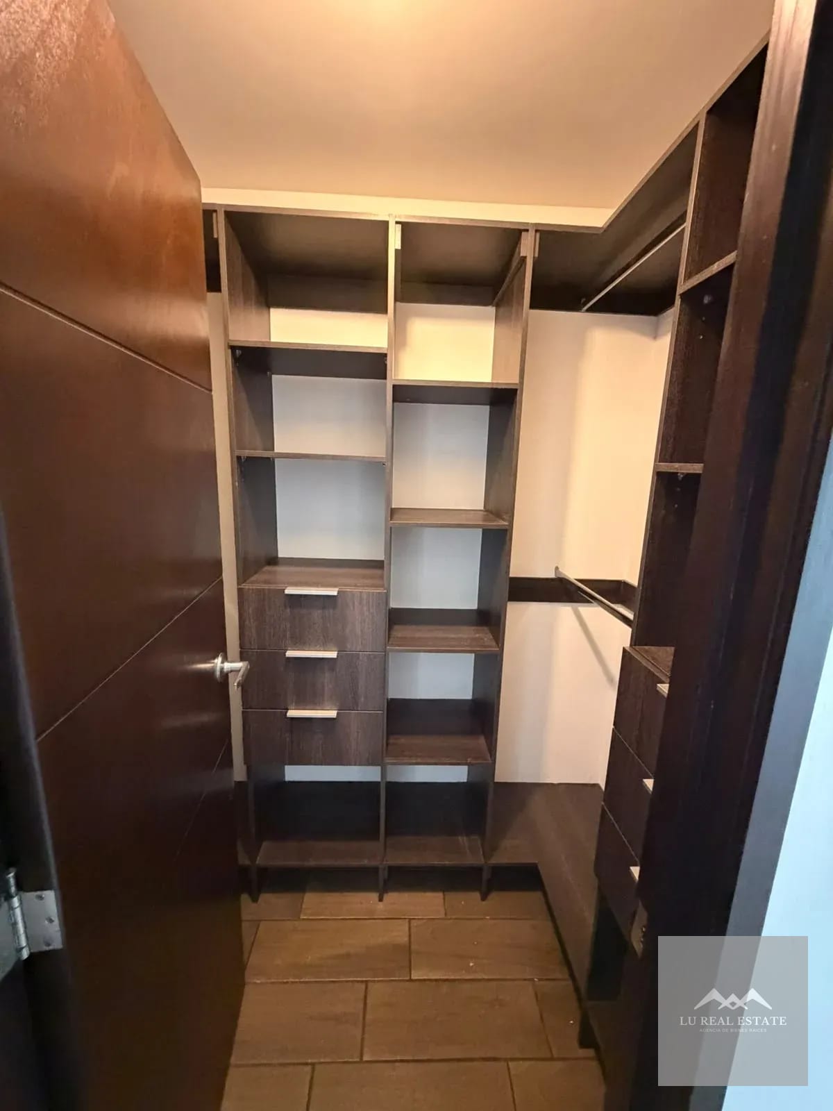 Apartamento amplio de dos habitaciones — Apartamento en Alquiler en Zona 10, Guatemala, Ciudad — foto 5 de 9