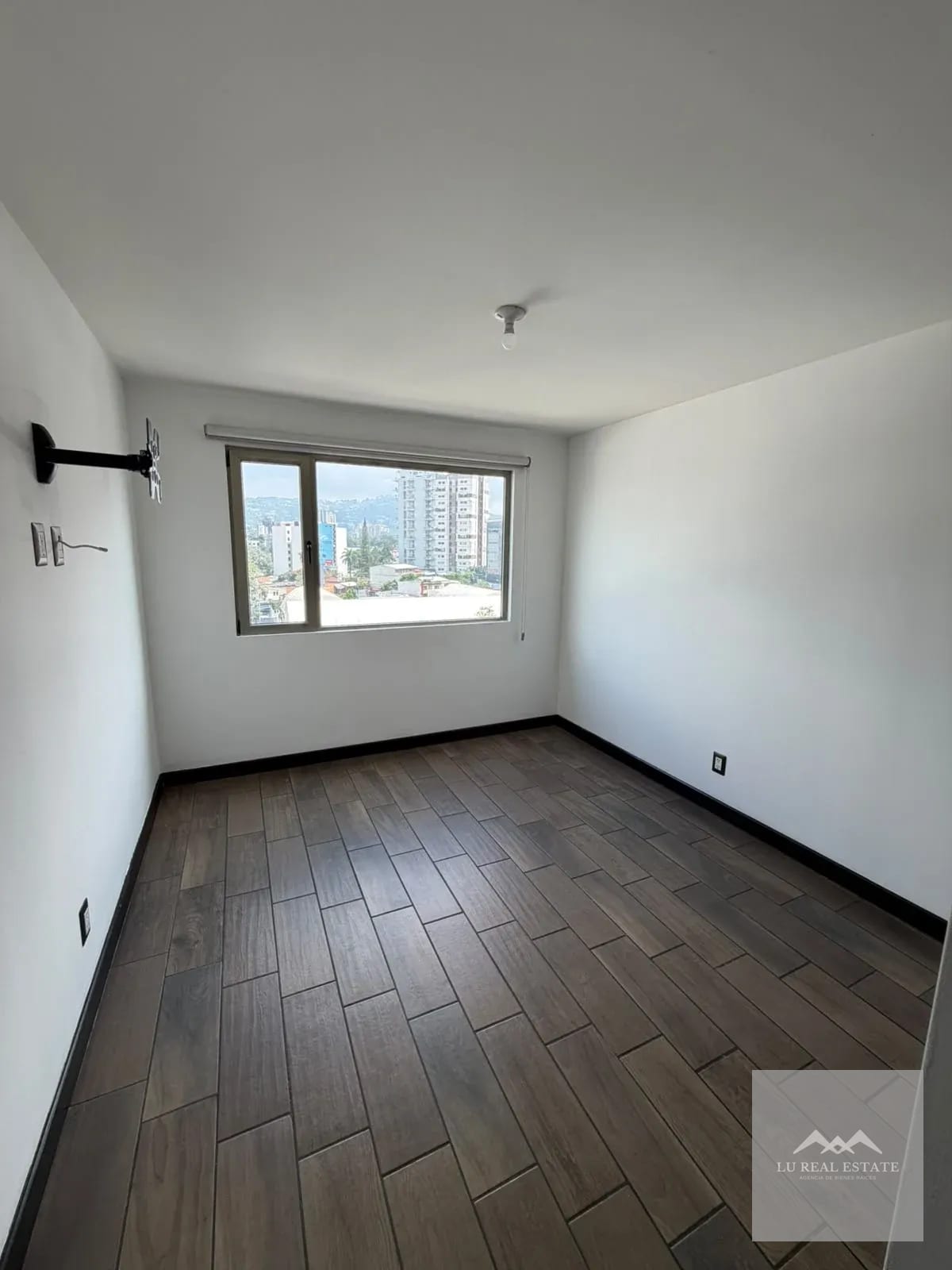 Apartamento amplio de dos habitaciones — Apartamento en Alquiler en Zona 10, Guatemala, Ciudad — foto 6 de 9