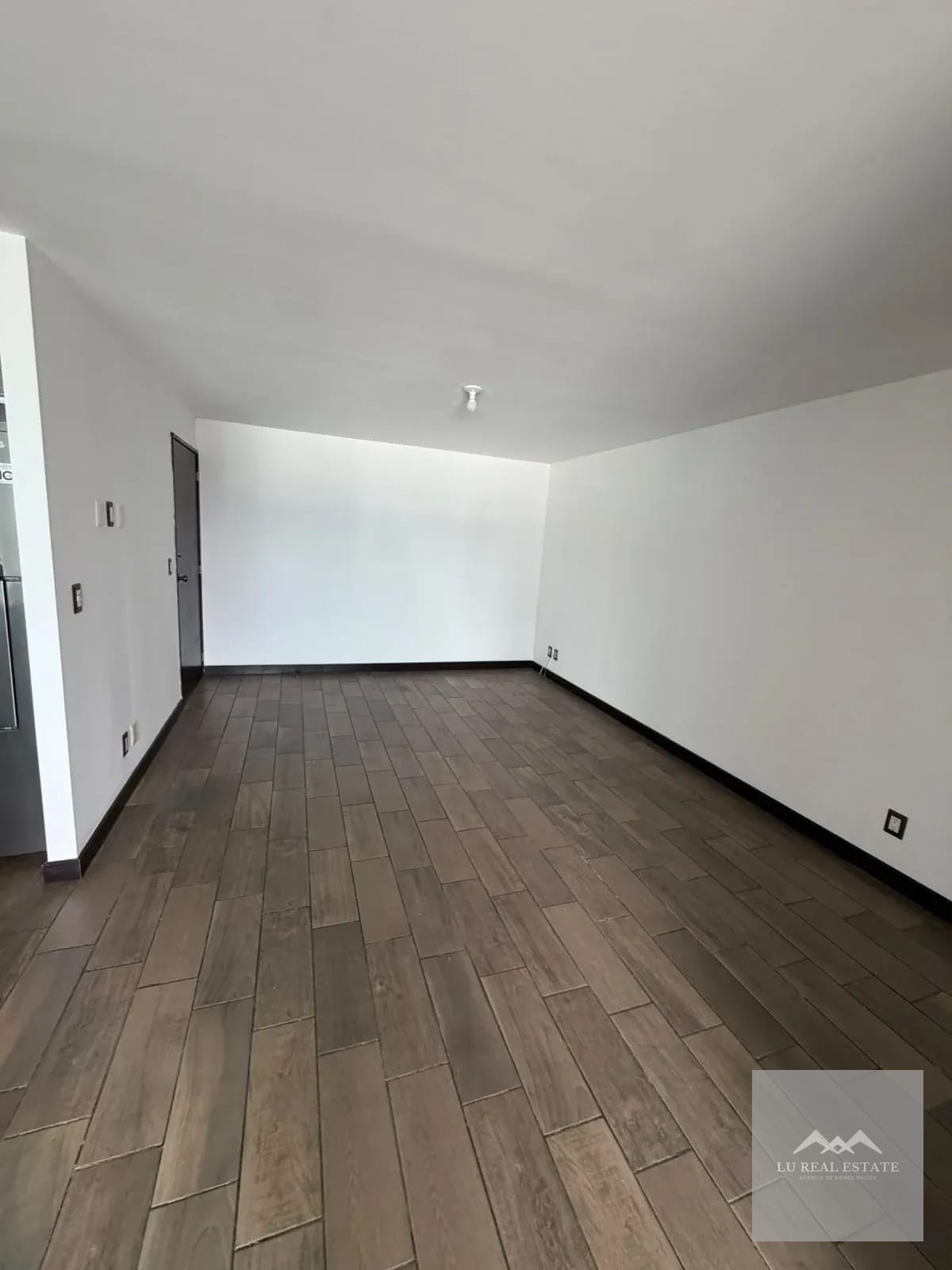 Apartamento amplio de dos habitaciones — Apartamento en Alquiler en Zona 10, Guatemala, Ciudad — foto 7 de 9