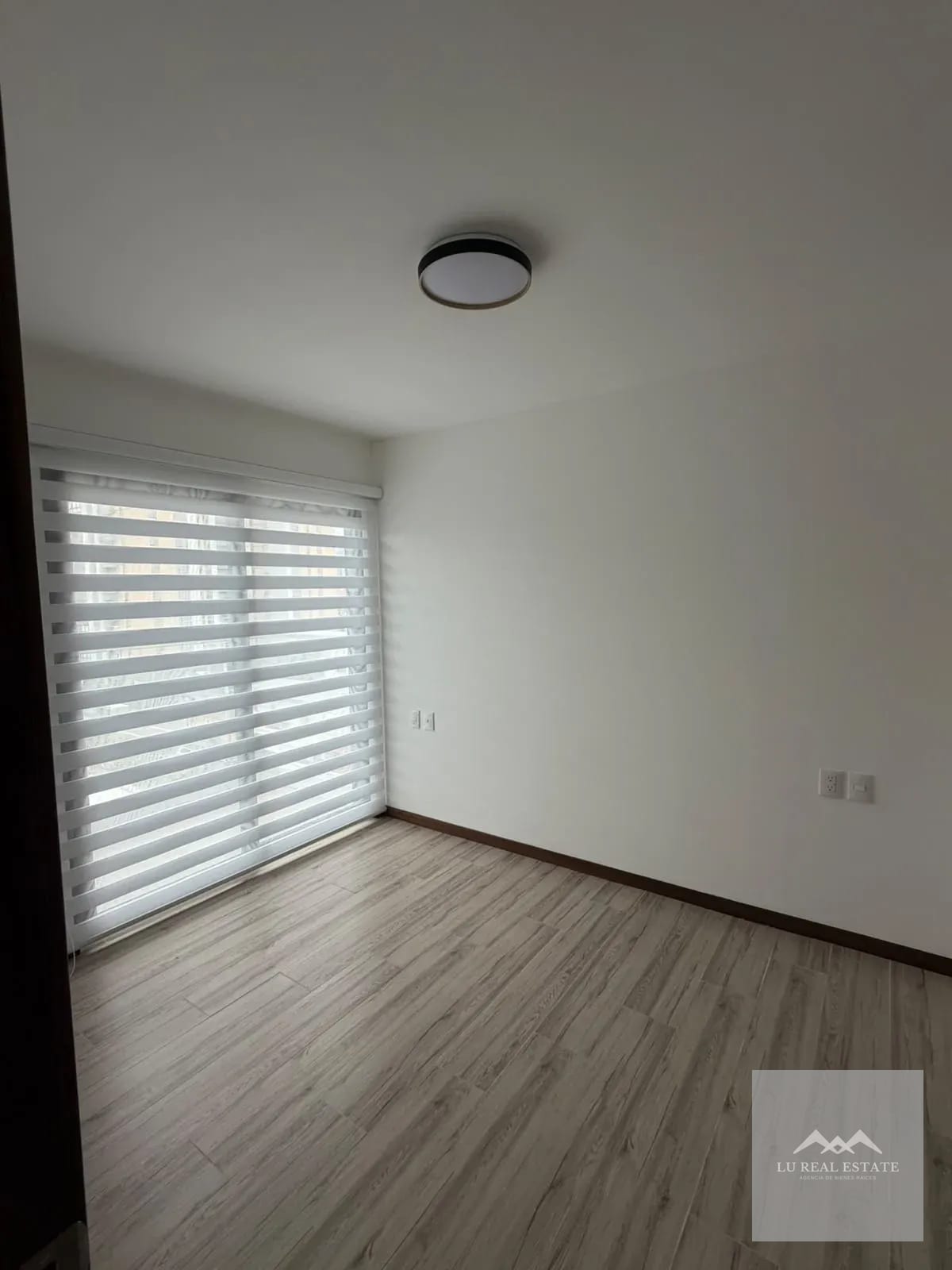 Lindo apartamento de dos habitaciones más estudio — Apartamento en Alquiler en Zona 10, Guatemala, Ciudad — foto 2 de 7