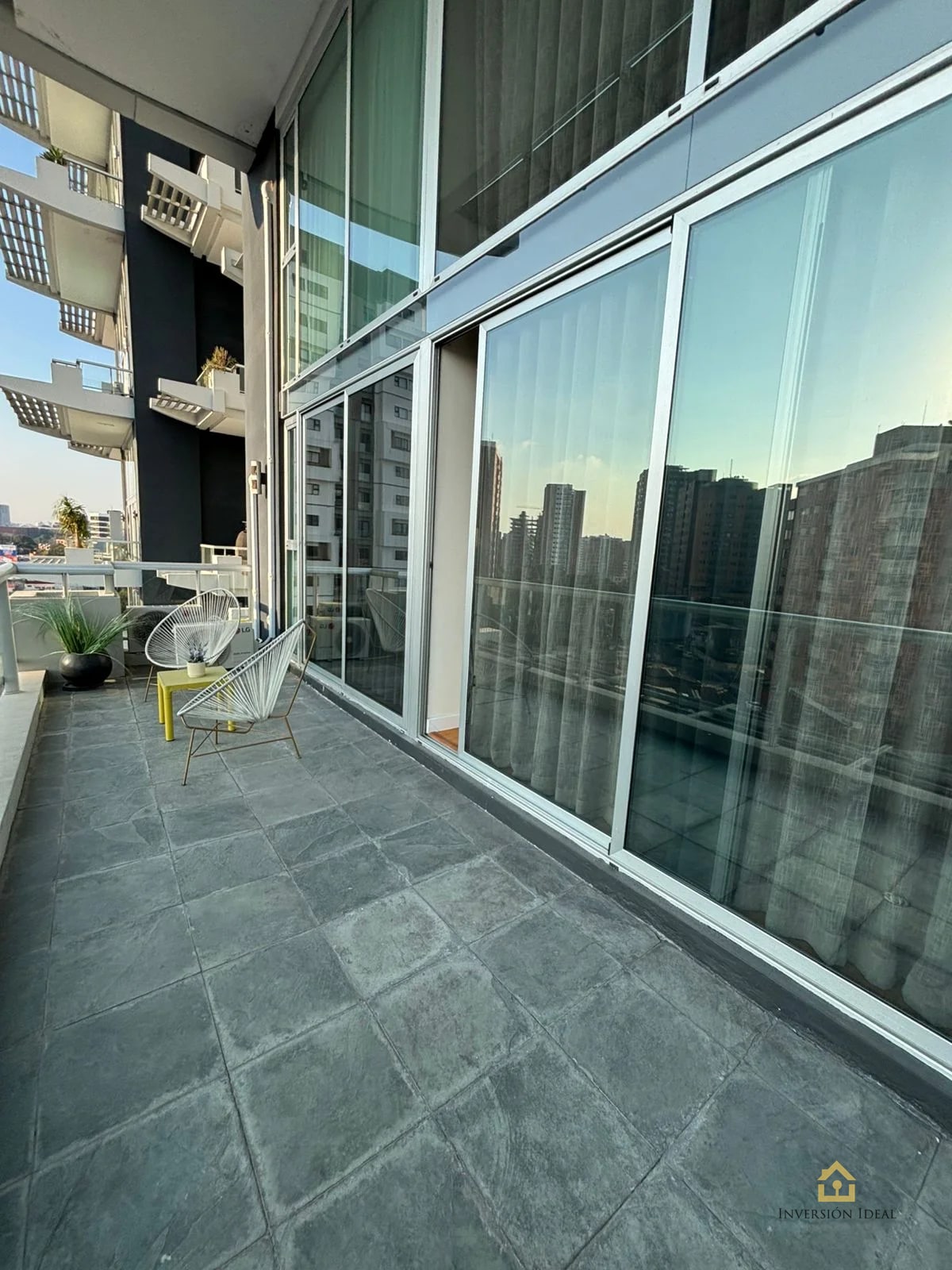 Apto Amueblado 2 Hab + Cuarto de Serv. $2,500 | Edificio Atrium Zona 10 - 5