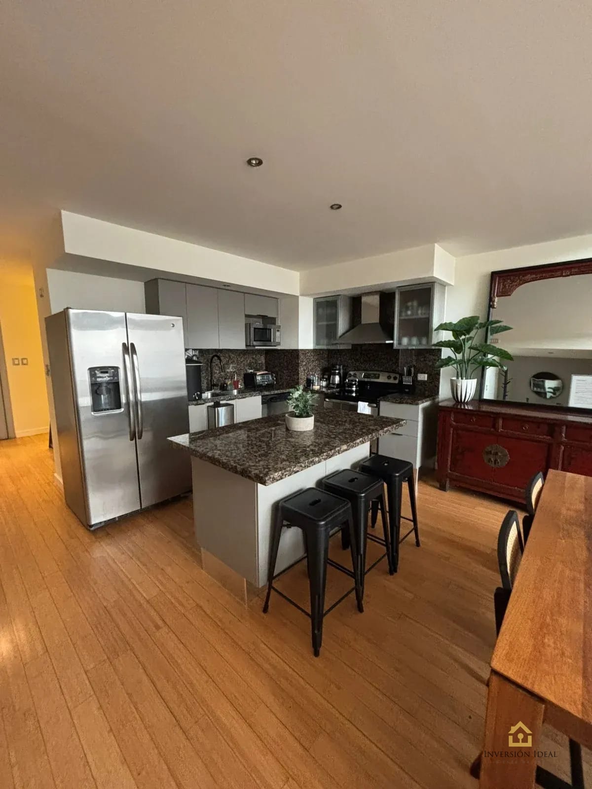 Apto Amueblado 2 Hab + Cuarto de Serv. $2,500 | Edificio Atrium Zona 10 — Apartamento en Alquiler en Atrium, Zona 10, Guatemala, Ciudad — foto 2 de 16
