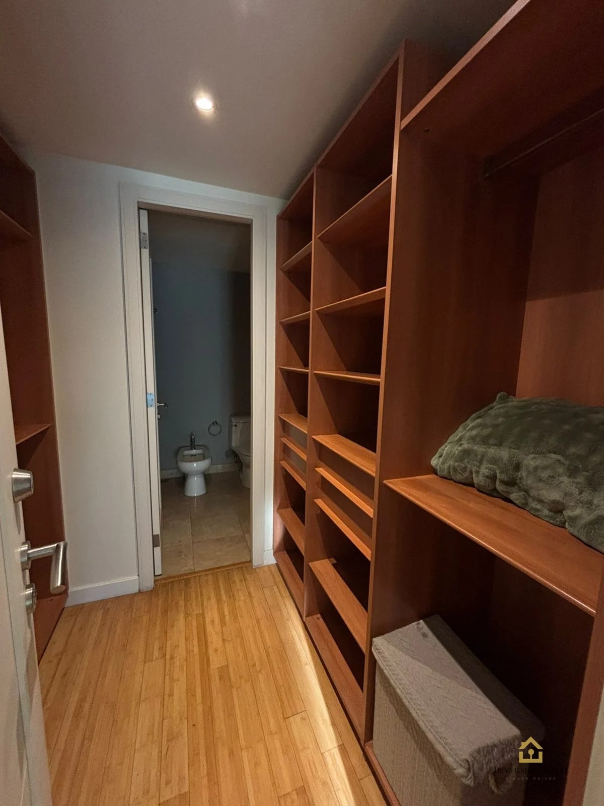 Apto Amueblado 2 Hab + Cuarto de Serv. $2,500 | Edificio Atrium Zona 10 - 10
