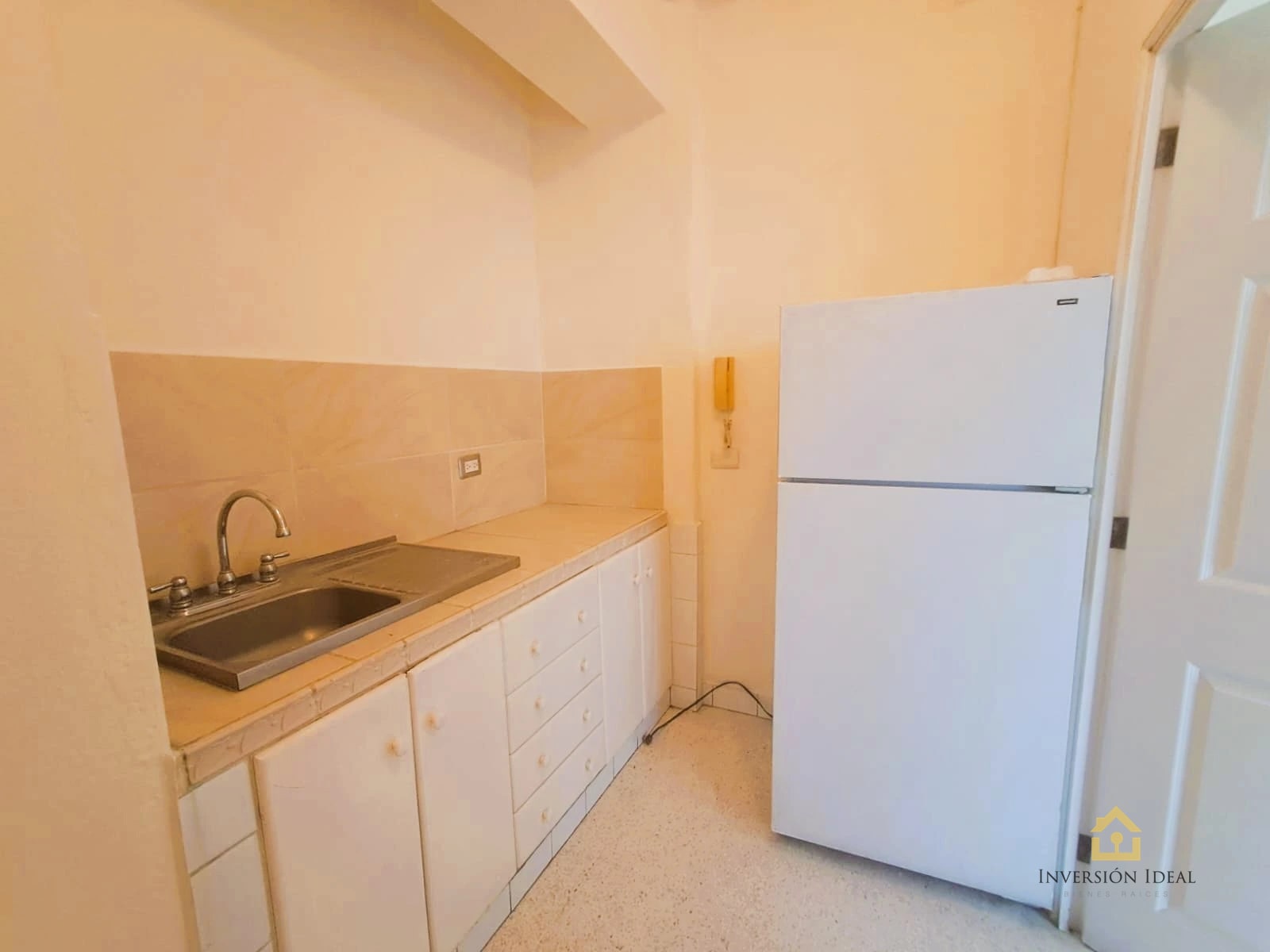 Rento apartamento para vivienda u oficina $1,000 | Torre Elgin Z.14 — Apartamento en Alquiler en Torre Elgín, Zona 14, Guatemala, Ciudad — foto 9 de 10
