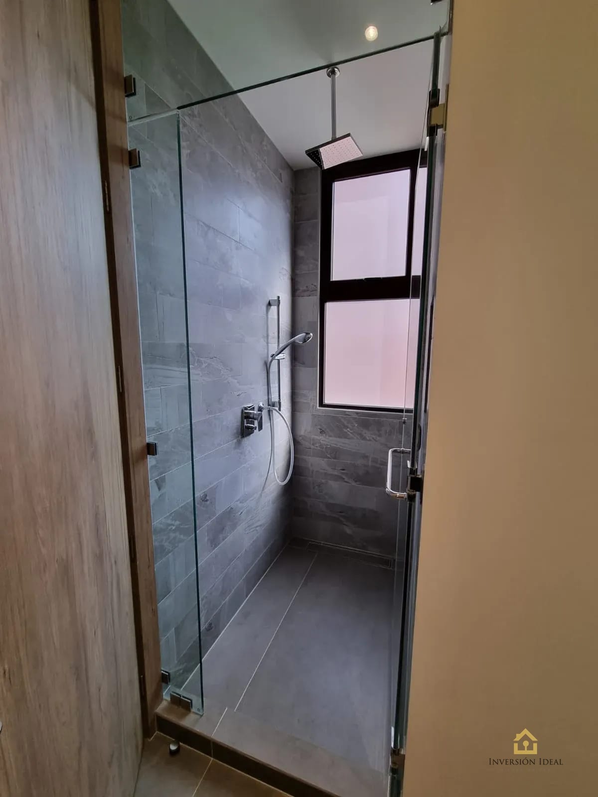 Apartamento en renta | $1,900 | 2 Hab + cuarto de servicio | Edificio Vertic Zona 14 — Apartamento en Alquiler en Vertic, Zona 14, Guatemala, Ciudad — foto 2 de 11