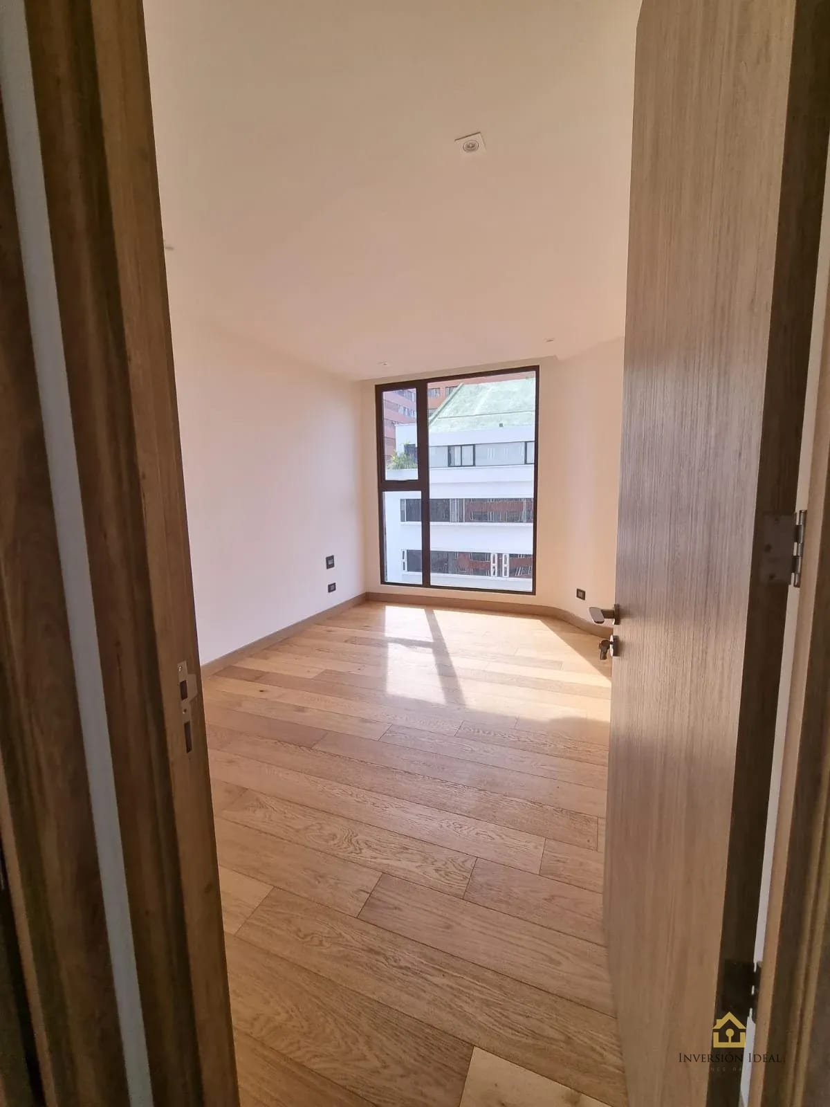 Apartamento en renta | $1,900 | 2 Hab + cuarto de servicio | Edificio Vertic Zona 14 — Apartamento en Alquiler en Vertic, Zona 14, Guatemala, Ciudad — foto 7 de 11