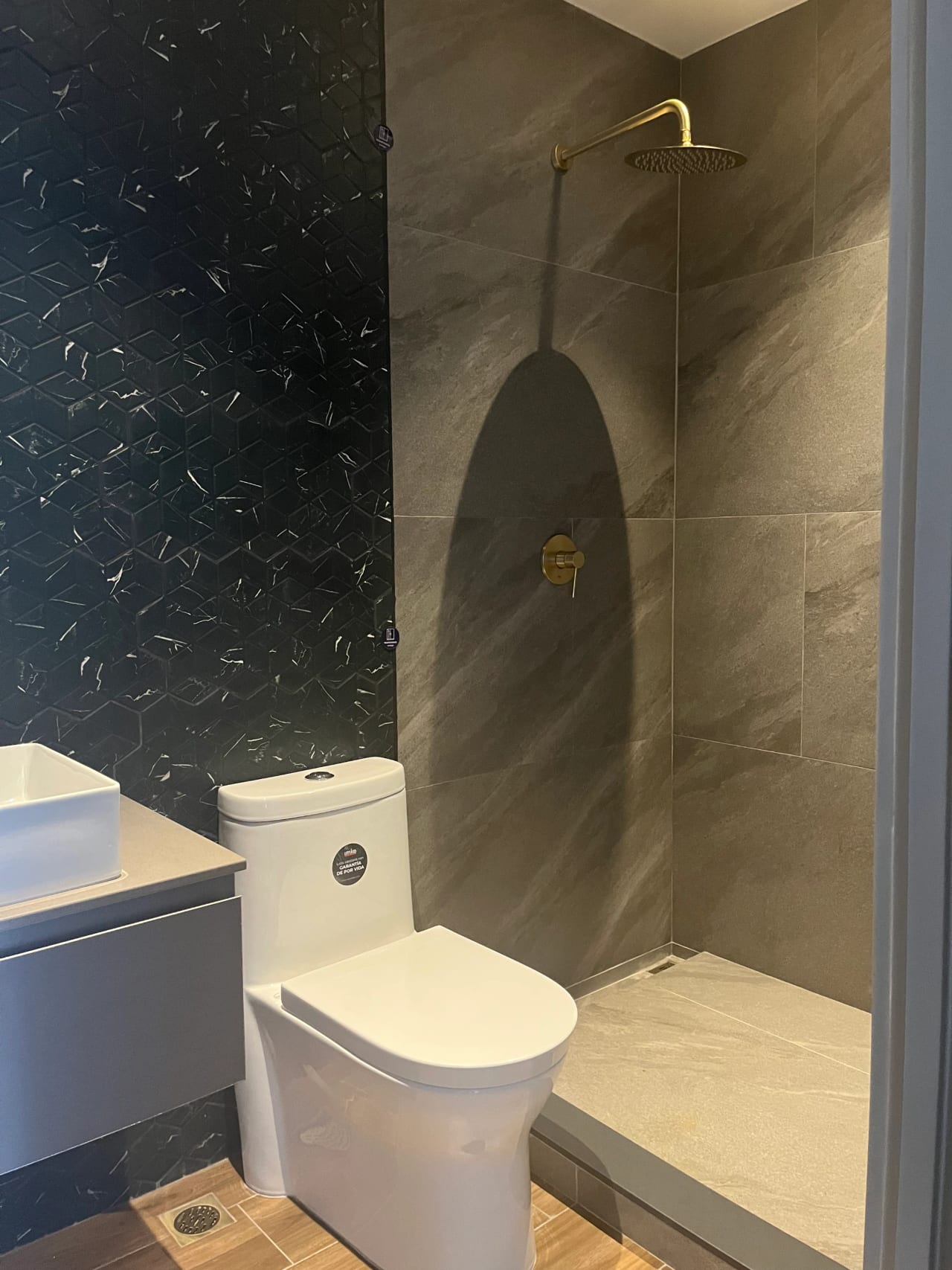 LINDO APARTAMENTO DE DOS DORMITORIOS EN ATARAH TORRE I — Apartamento en Alquiler en Atarah, Zona 10, Guatemala, Ciudad — foto 3 de 6