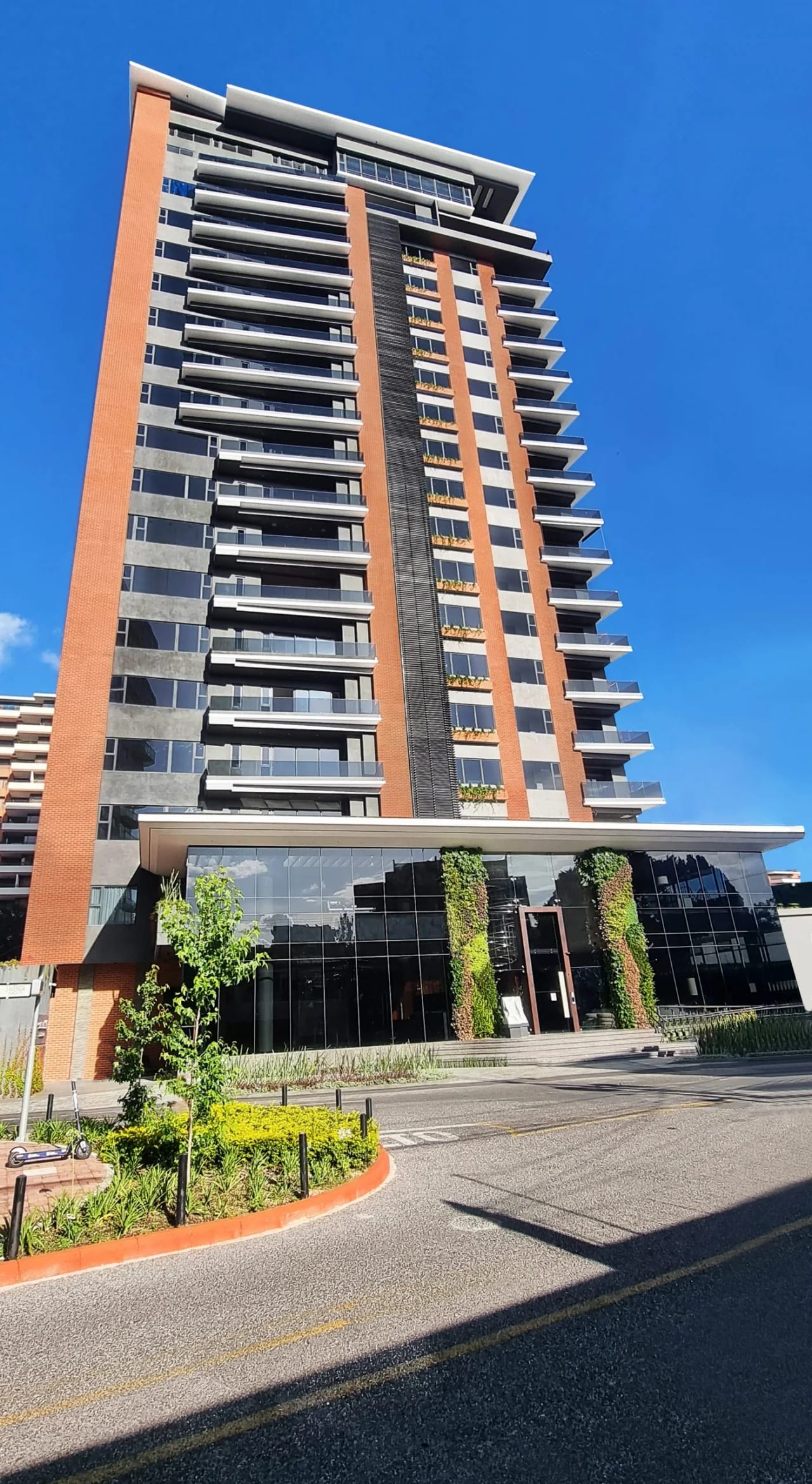 Amplio Apartamento en Alquiler Zona 14 — Apartamento en Alquiler en Santa Inés del Parque, Zona 14, Guatemala, Ciudad — foto 1 de 17