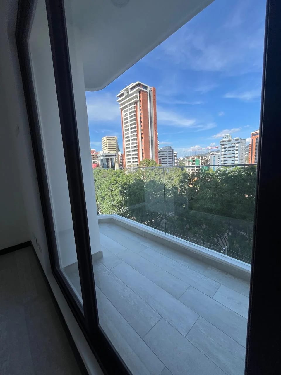 Amplio Apartamento de Tres Dormitorios en Alquiler en Verdu Zona 13 — Apartamento en Alquiler en Verdú, Zona 13, Guatemala, Ciudad — foto 2 de 16