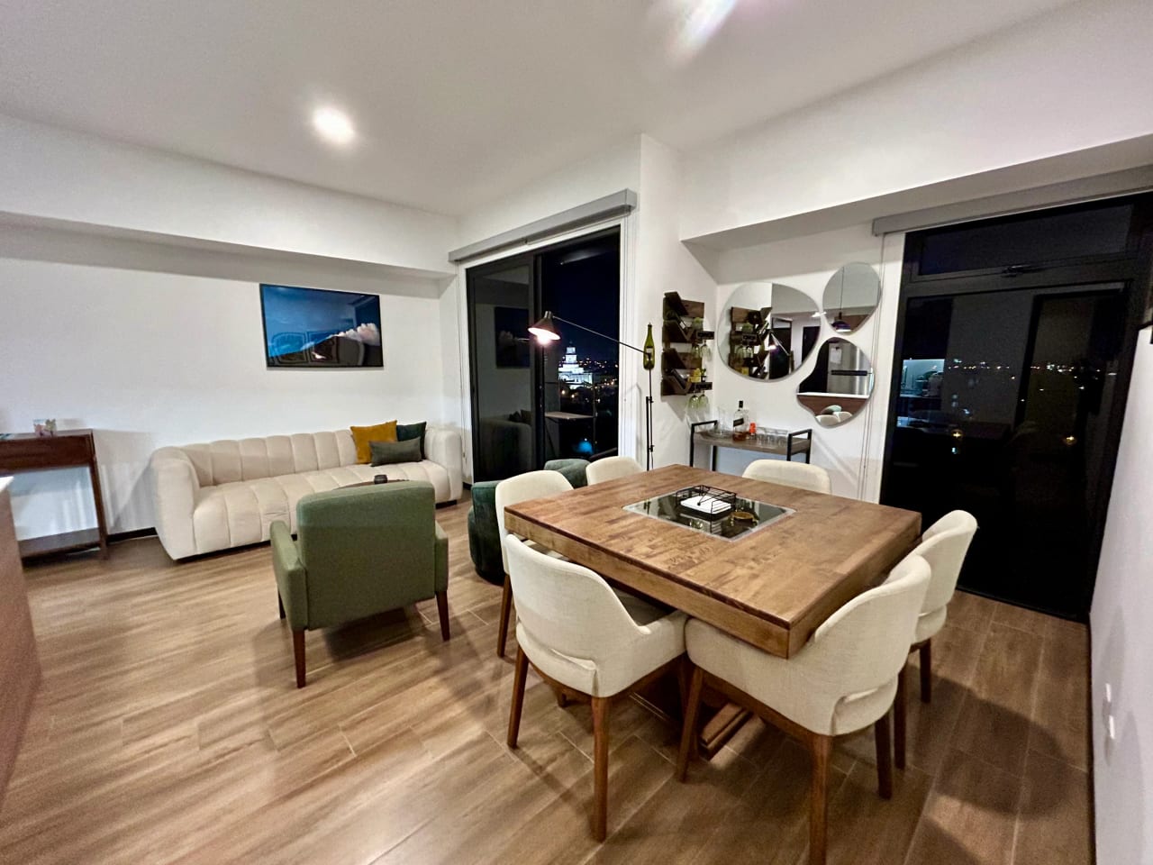 Apartamento en alquiler, Edificio Marabi, zona 11. Disponible Agosto 2026 - Image 1