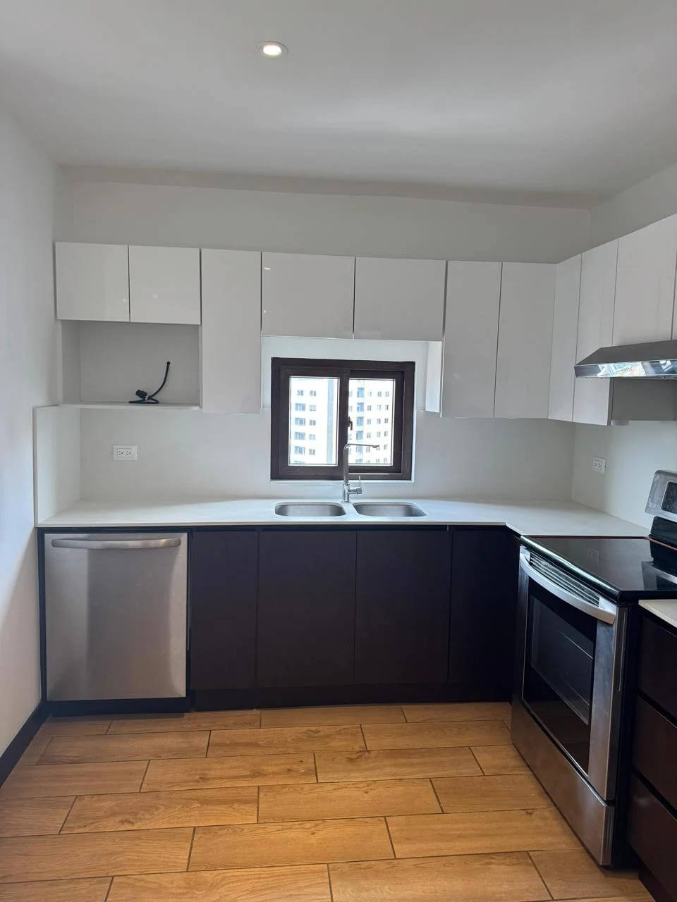Apartamento en renta, Edificio Marques de Oakland zona 10 — Apartamento en Alquiler en Marques de Oakland, Zona 10, Guatemala, Ciudad — foto 4 de 14