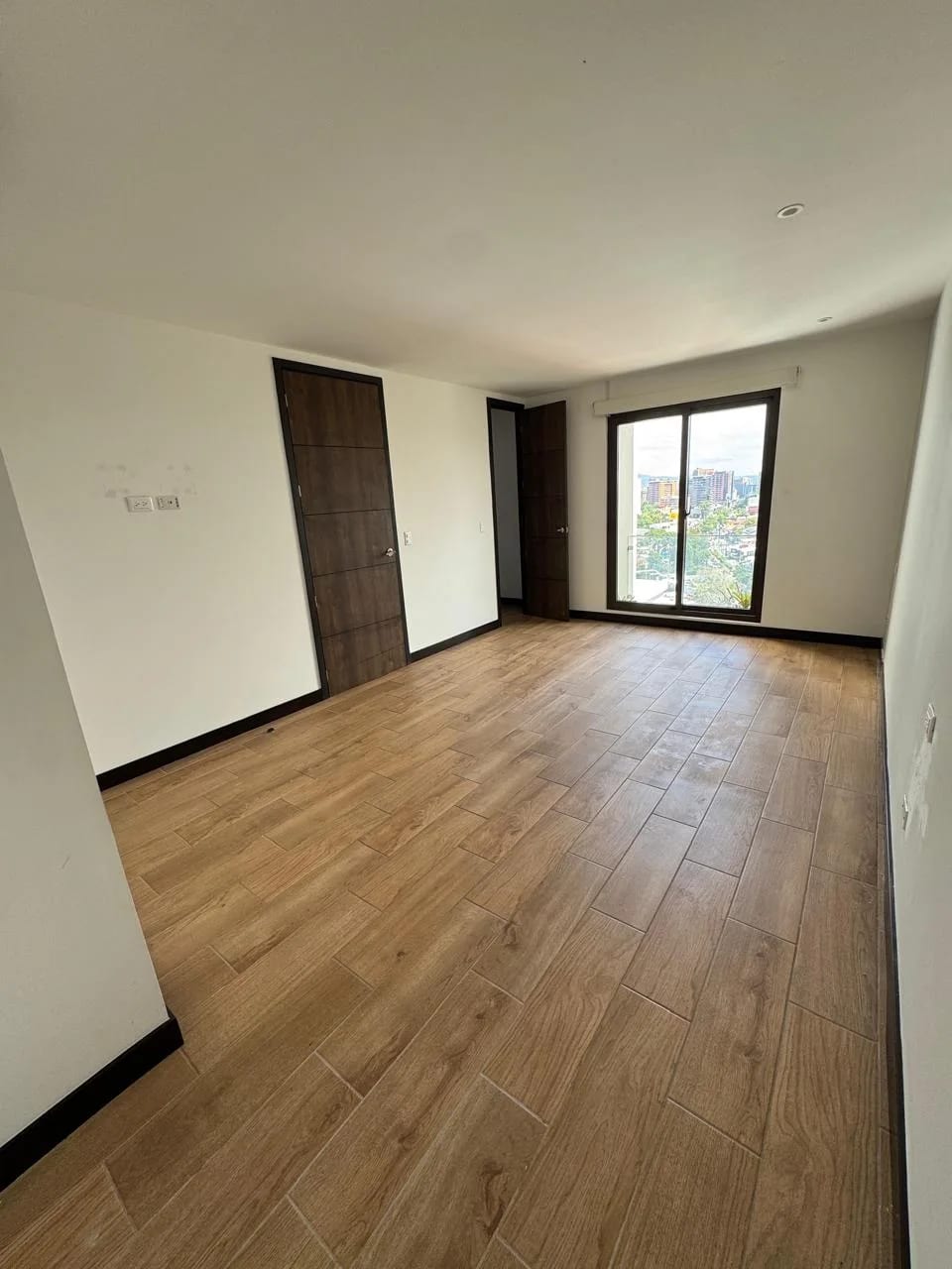 Apartamento en renta, Edificio Marques de Oakland zona 10 — Apartamento en Alquiler en Marques de Oakland, Zona 10, Guatemala, Ciudad — foto 9 de 14