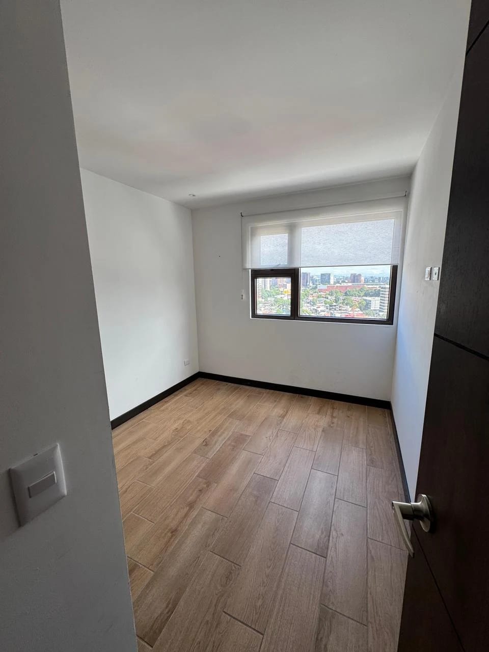 Apartamento en RENTA Edificio Marques de Oakland zona 10 — Apartamento en Alquiler en Zona 10, Guatemala, Ciudad — foto 10 de 12