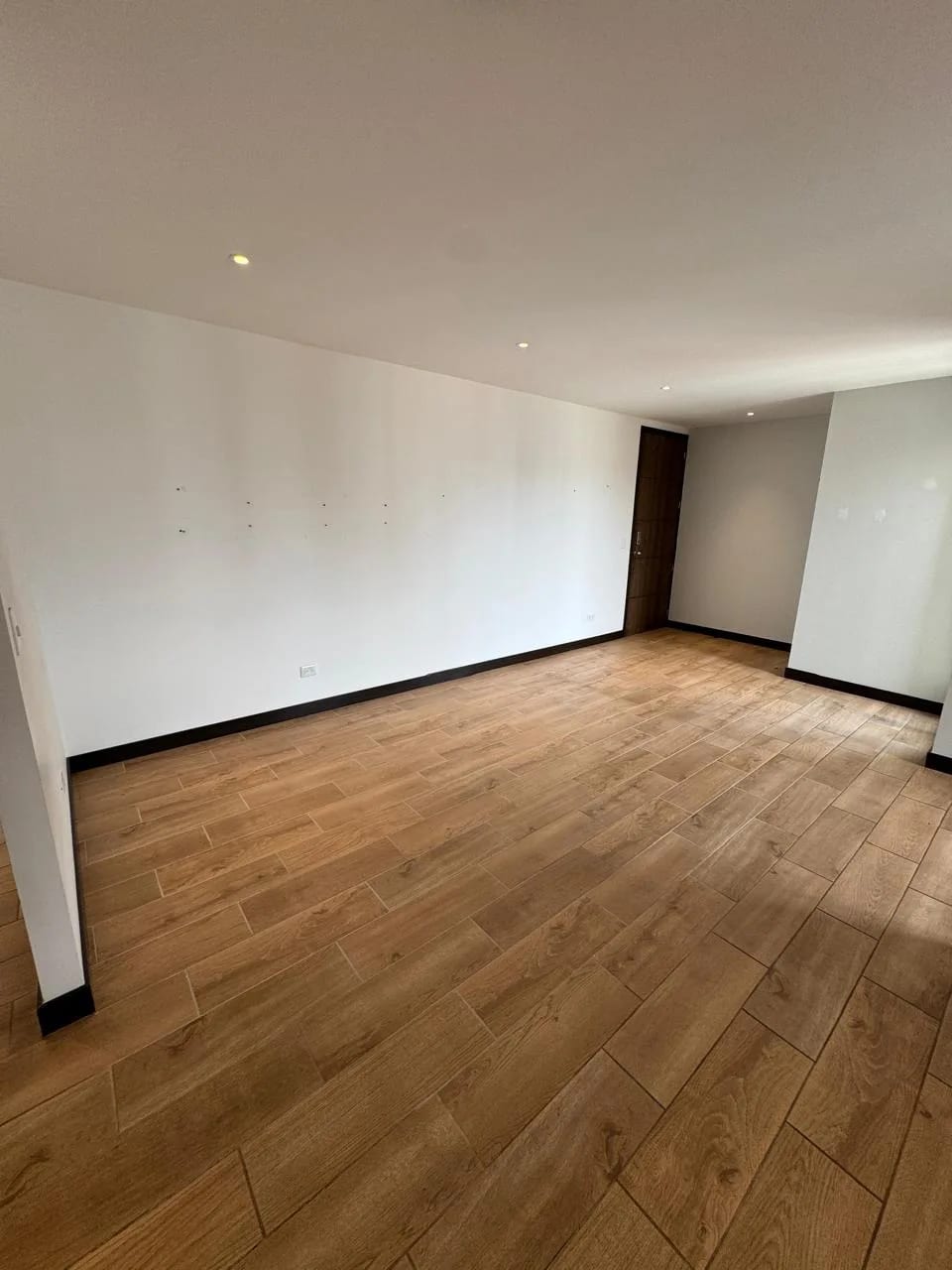 Apartamento en RENTA Edificio Marques de Oakland zona 10 — Apartamento en Alquiler en Zona 10, Guatemala, Ciudad — foto 12 de 12