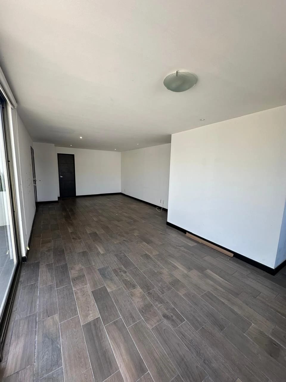 Apartamento de 3 dormitorios con balcón en zona 10 — Apartamento en Alquiler en Zona 10, Guatemala, Ciudad — foto 13 de 16